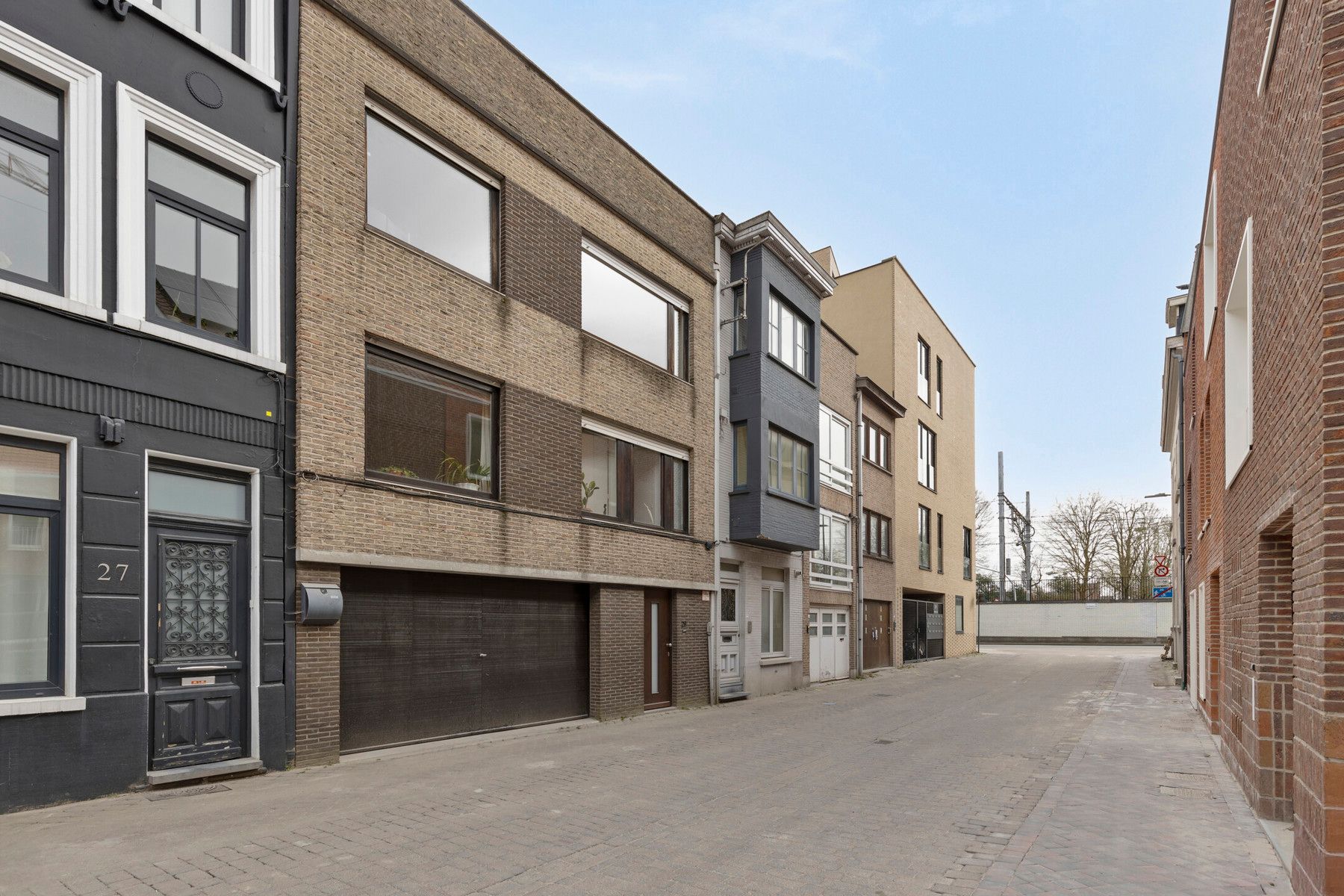 Instapklare stadswoning met grote garage ! foto 22