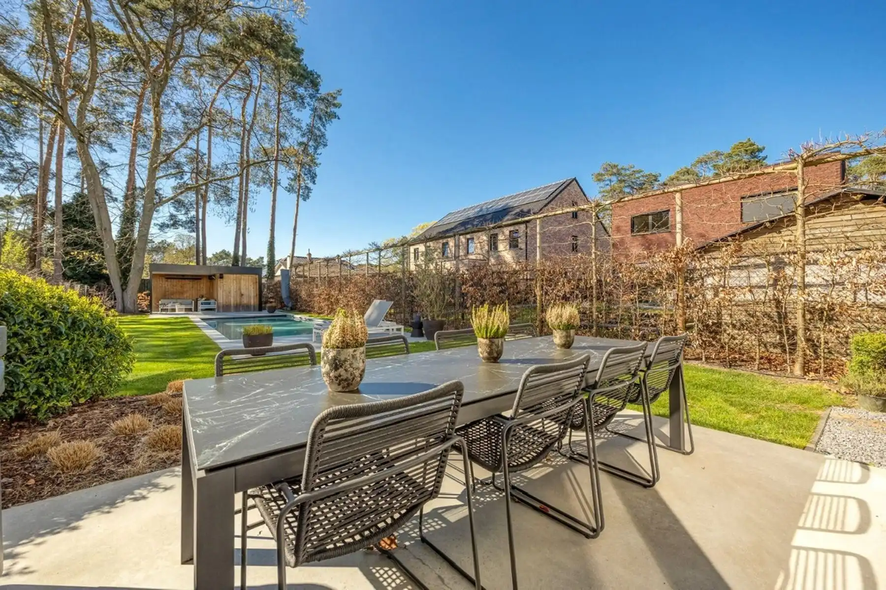 Recente halfopen BEN-woning met zwembad foto 6