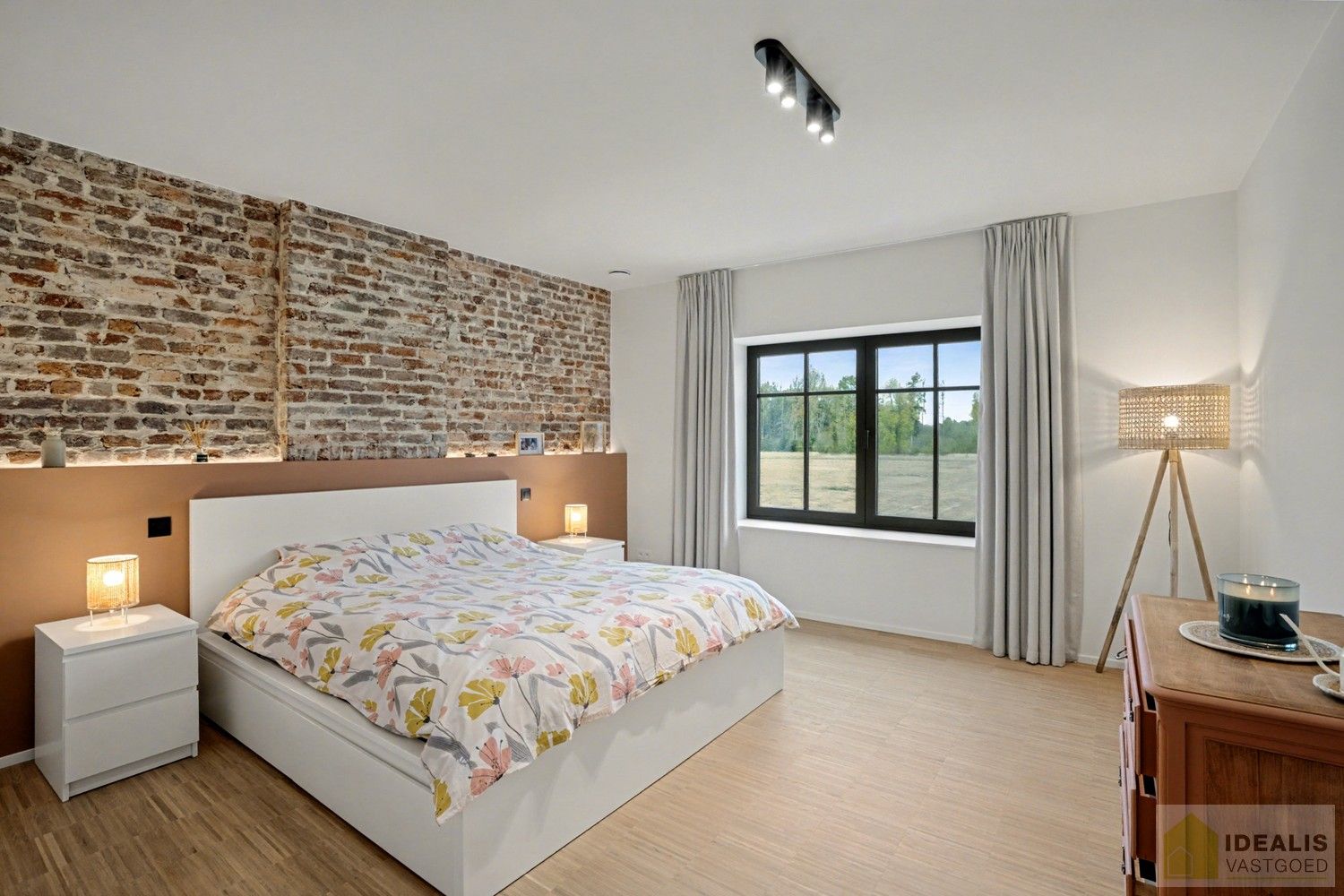 IDEALIS VASTGOED - EEN BIJZONDER HUIS, EEN BIJZONDERE LOCATIE, EEN UNIEKE KANS OM TE WONEN IN EEN AUTHENTIEK LANDHUIS MET EEN PRACHTIGE INRICHTING EN EEN HOOGWAARDDIGE AFWERKINGSGRAAD! foto 45