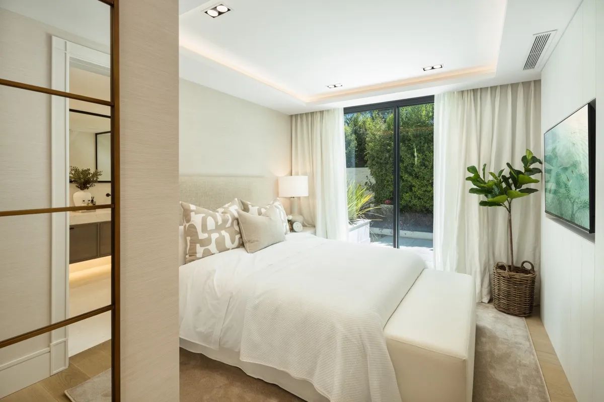 Leven aan de top: exclusieve frontline golfvilla met adembenemend uitzicht en ultieme luxe in Nueva Andalucía foto 11
