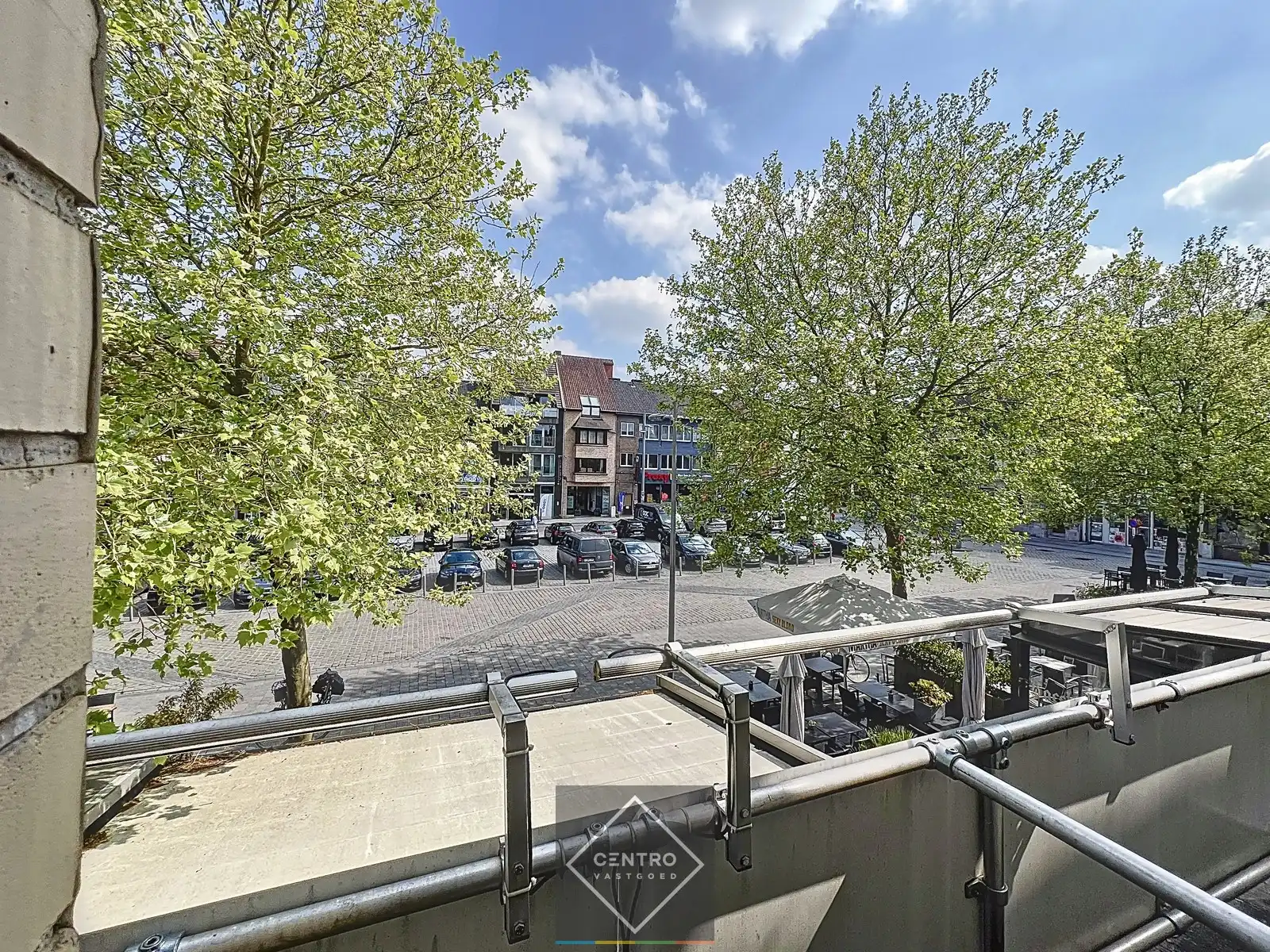 Ruim instapklaar handelspand met te renoveren woning (vroeger café Comodo en ook café Mozart) op de Grote Markt (Izegem) ! foto 24