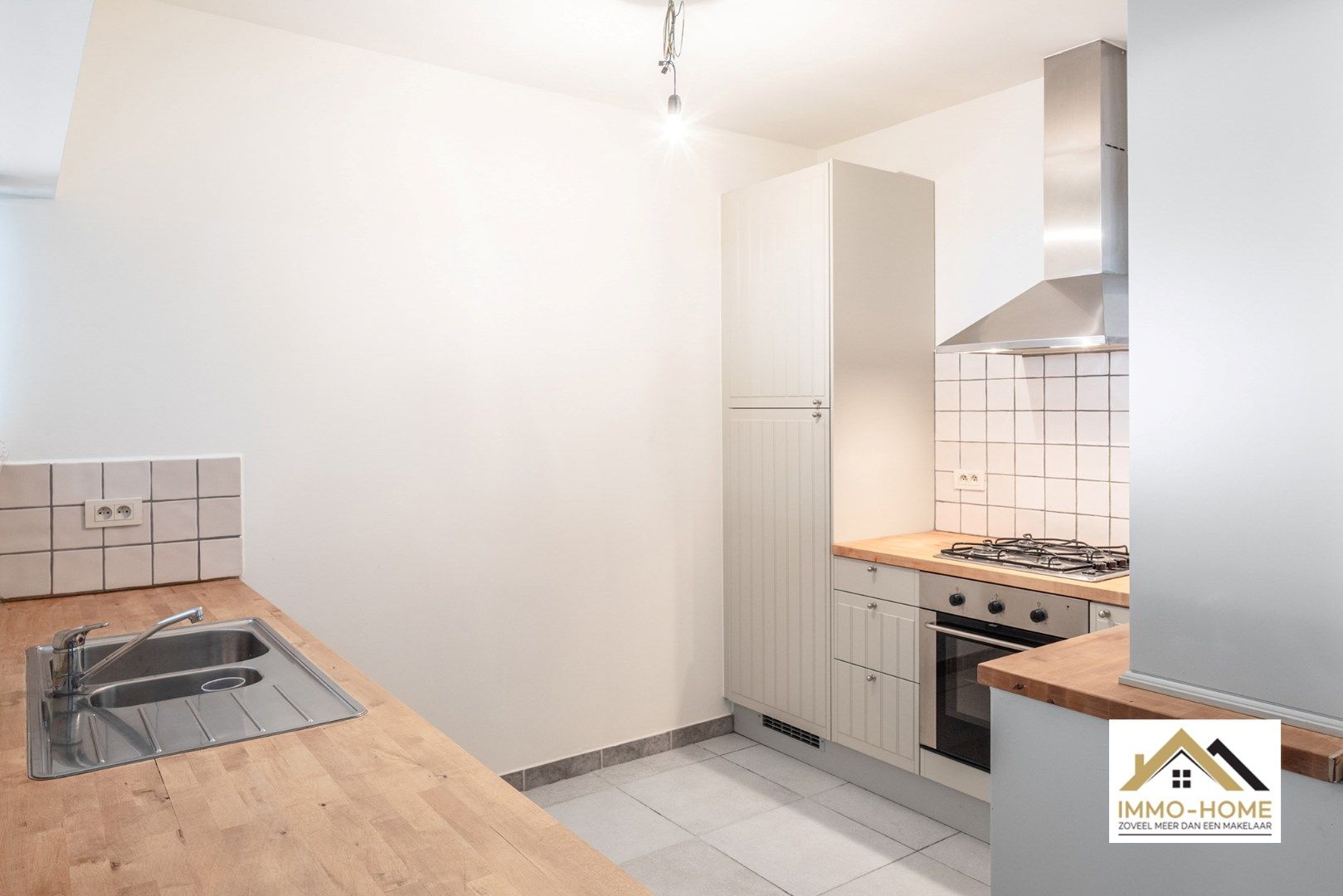 Eigendom( 2 appartementen) met loods en bijzonder veel potentieel foto 11