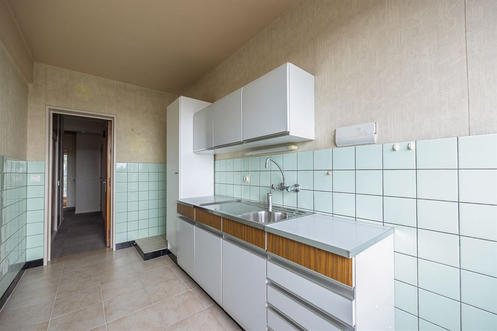 Lichtrijk, op te frissen appartement  foto 5