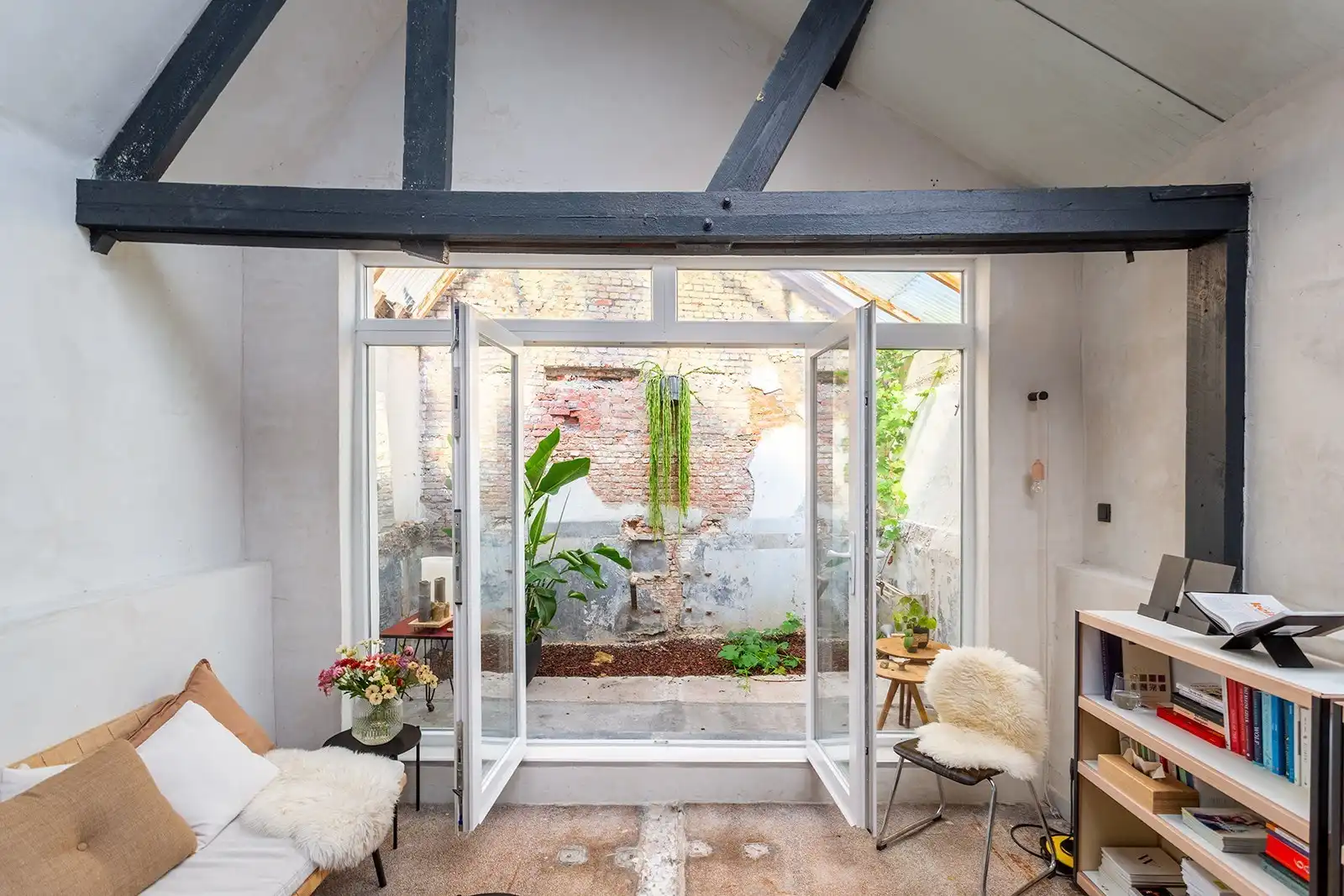 Eigenzinnig atelier in kleinschalig gebouw foto 14