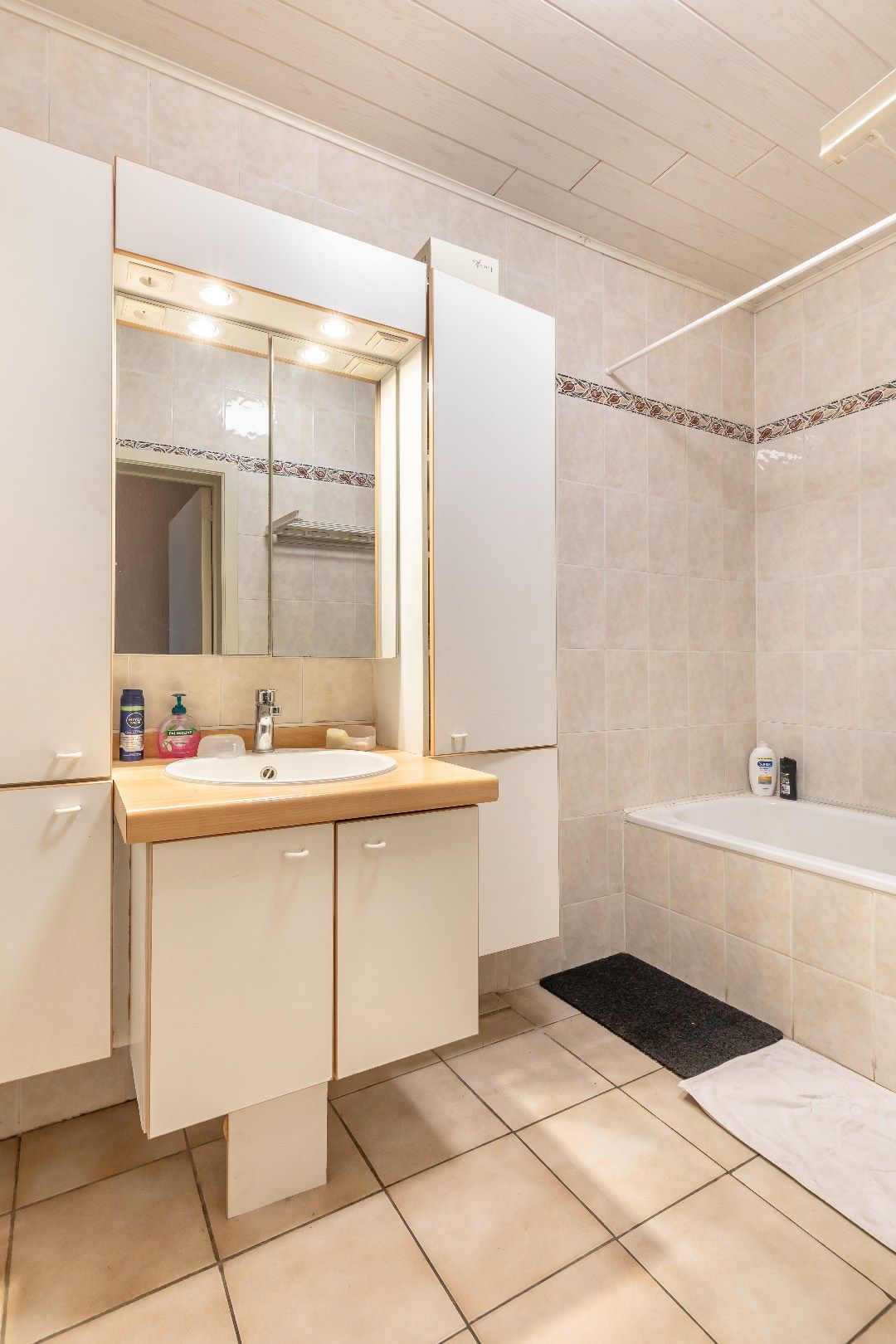 Woning met achterliggende grote loodsen (220m2) foto 6