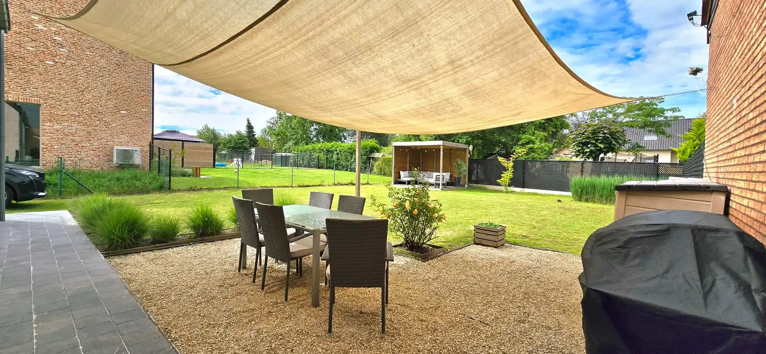 Instapklare halfopen gezinswoning met 4 slaapkamers, zonnepanelen en zonnige tuin foto 10