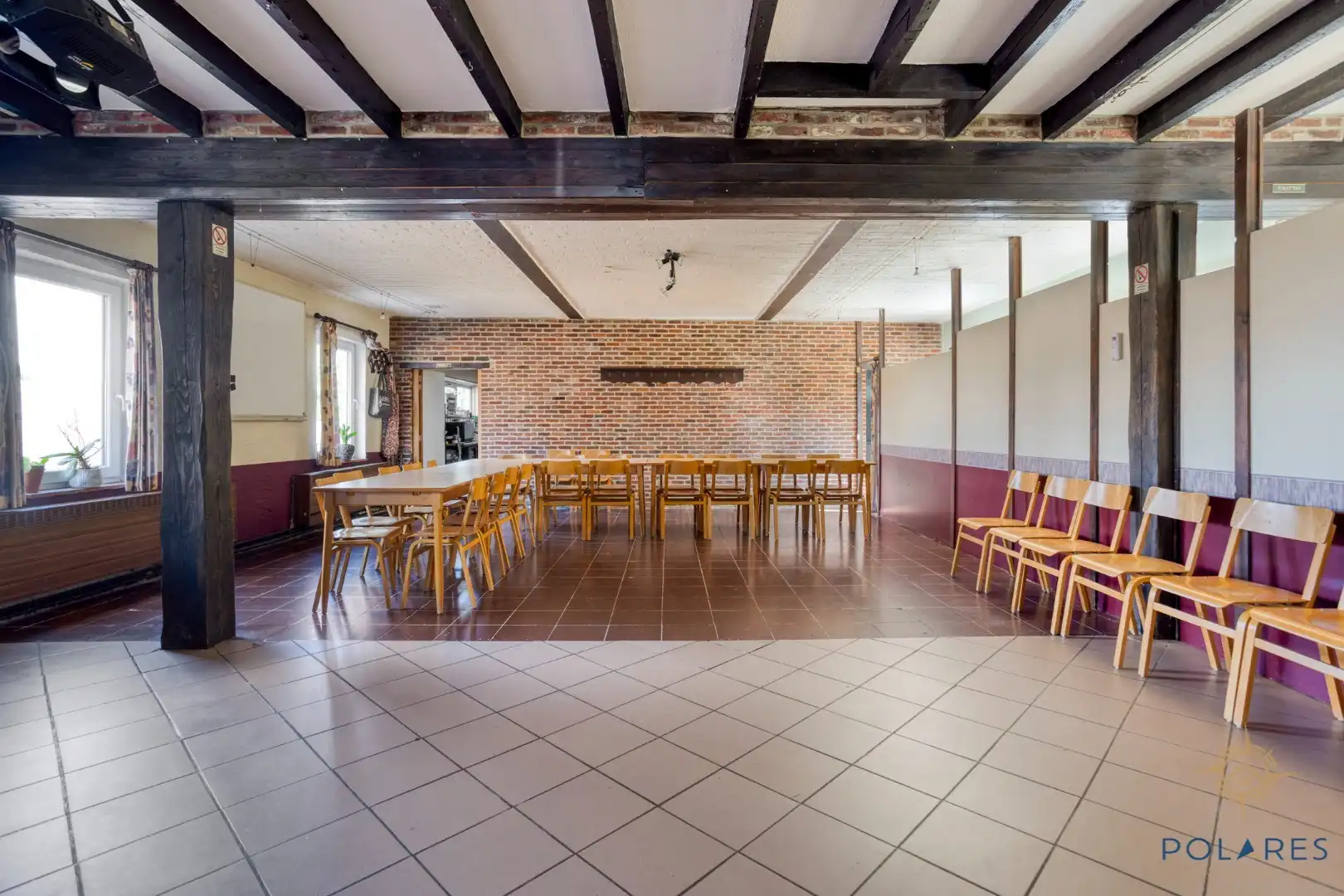 Goed gelegen taverne met woonst en grote parking foto 10