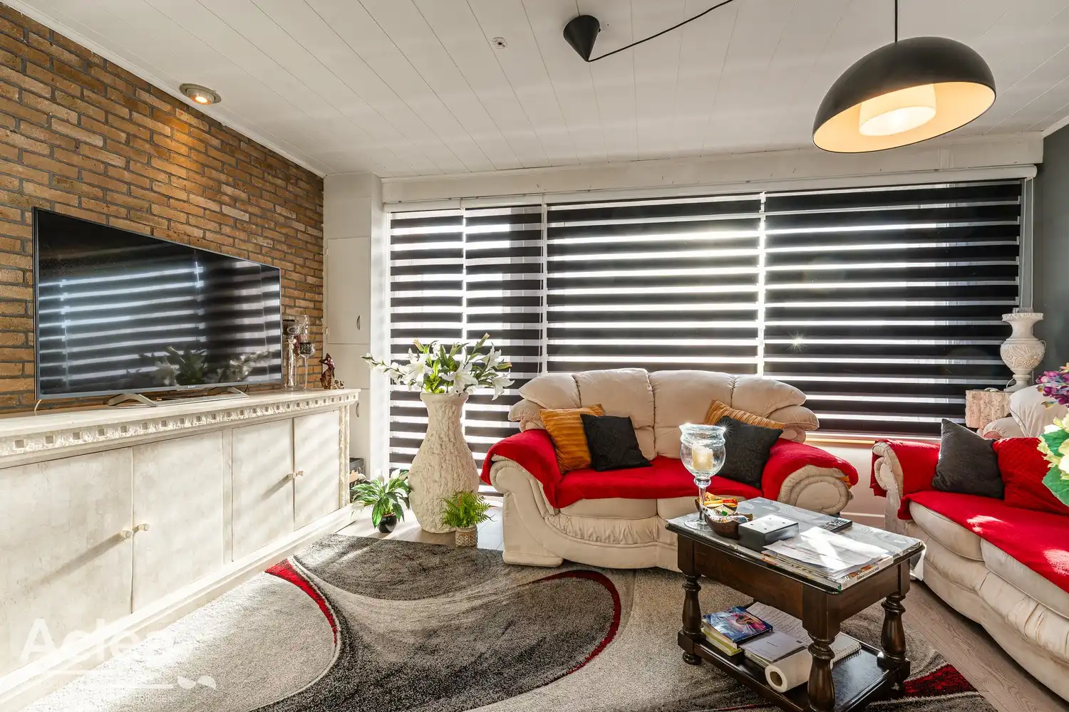 Halfopen woning met 3 slaapkamers, garage en leuke tuin in Sleidinge foto 5