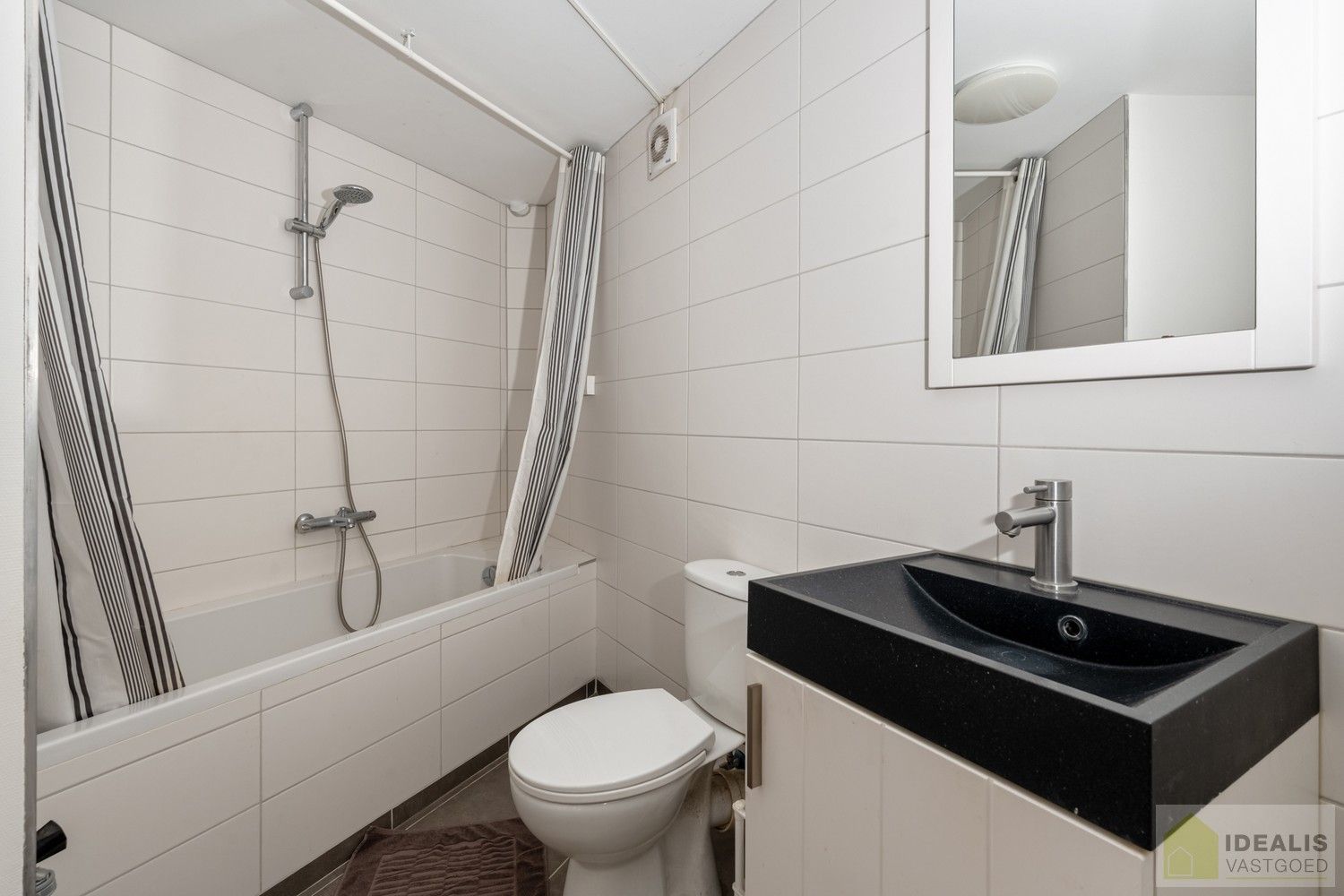 IDEALIS VASTGOED - APPARTEMENT PAL IN  HET CENTRUM VAN HAMONT! Dit appartement omvat 60m² netto bewoonbare oppervlakte en is voorzien van een lichtrijke woonkamer met aansluitend een uitgeruste keuken, nachthal, badkamer, slaapkamer en berging!! Zeer geschikt voor kandidaten op zoek naar een instapklaar appartement in het stadscentrum van Hamont! foto 12