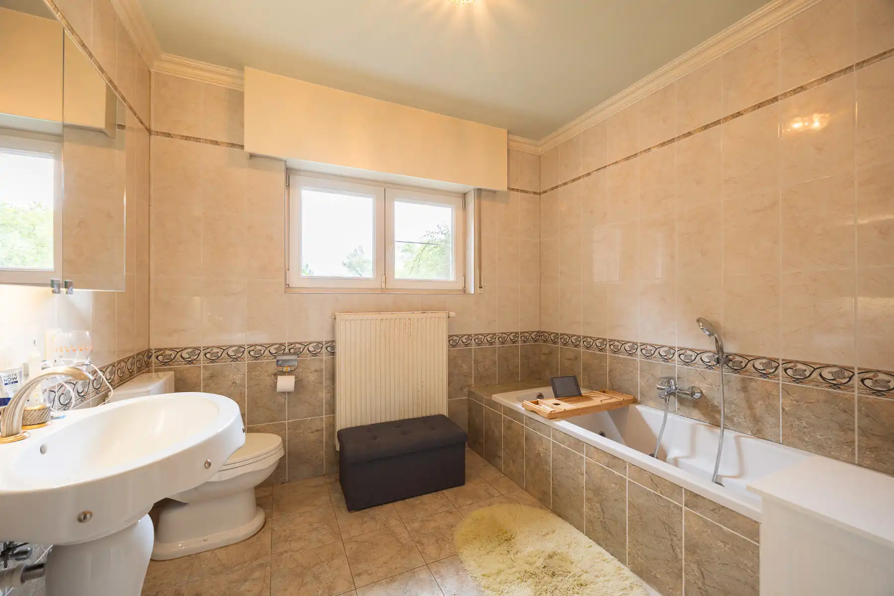 Knappe villa in landelijke omgeving met prachtige vijver foto 18