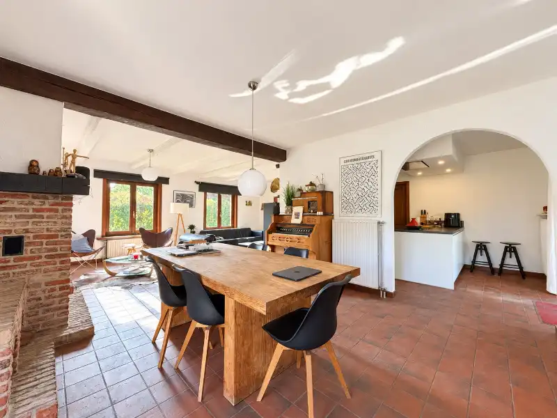 Rustig gelegen open bebouwing met 4 slaapkamers en zonnige tuin foto 5