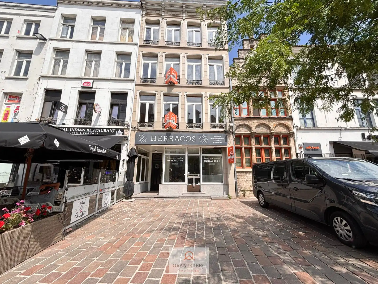 Commerciële ruimte met uitstekende visibiliteit op de Vrijdagsmarkt foto 2