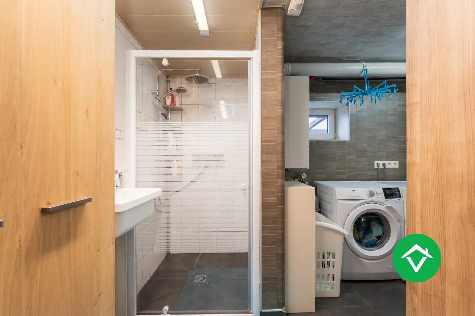 Alleenstaande woning met 4 slaapkamers en garage te Aartrijke foto 14