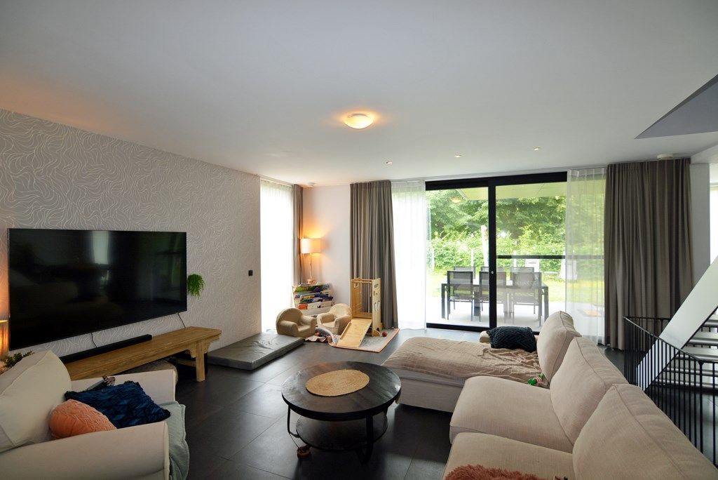 Moderne, energiezuinige woning met 4 slpks op 7a 7ca. foto 3