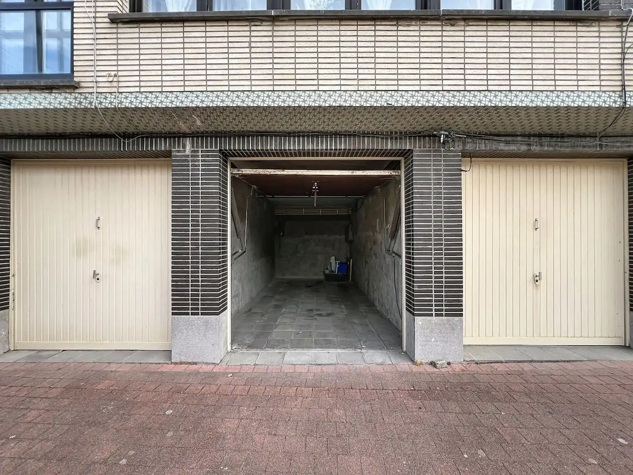 Gemakkelijk inrijdbare garage ter hoogte van het station. foto 3