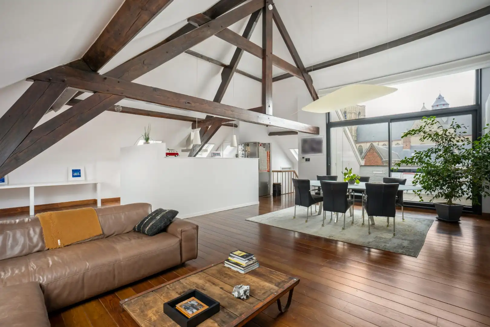 Duplex-Penthouse (213 m²) met Dakterras te Koop in Hartje Gent foto {{pictureIndex}}