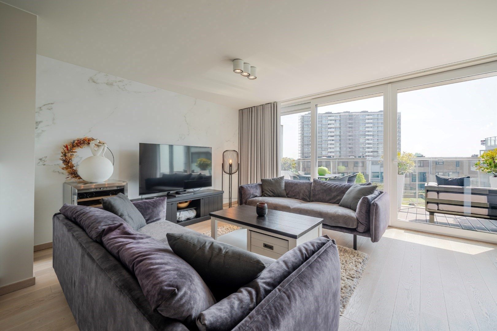 2-slaapkamerappartement met zonovergoten terrassen, hoogwaardige afwerking en topligging nabij zee foto 3