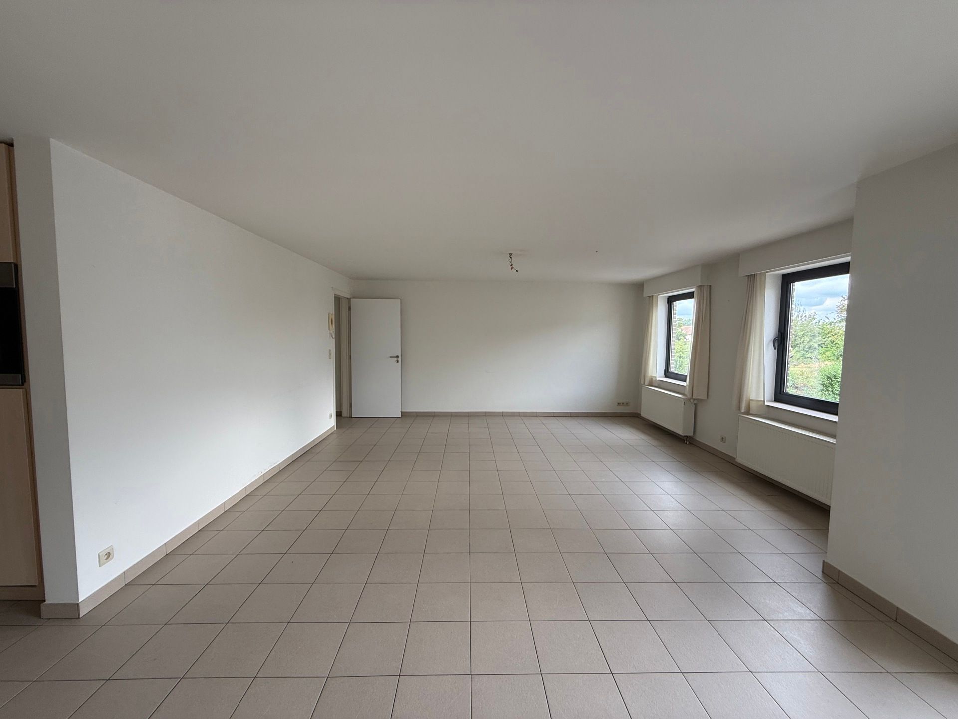 AAIGEM - Ruim appartement met groot terras én garage. foto 2