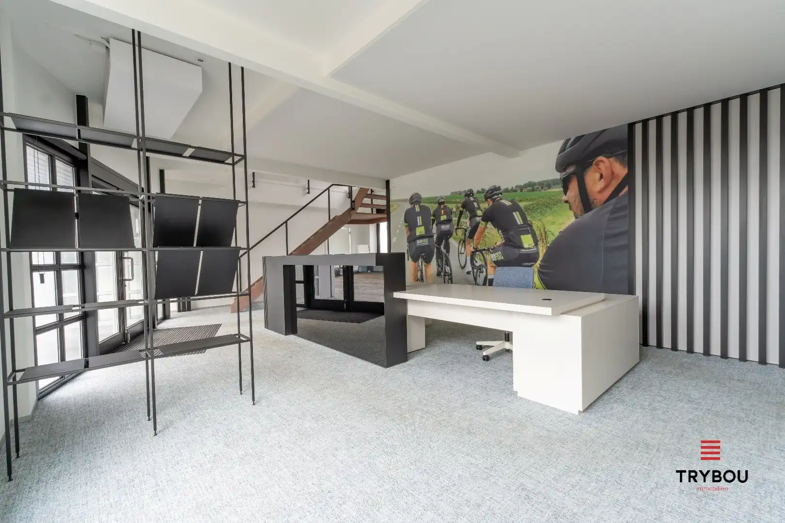 Groot kantoorgebouw op toplocatie te Ieper foto 4