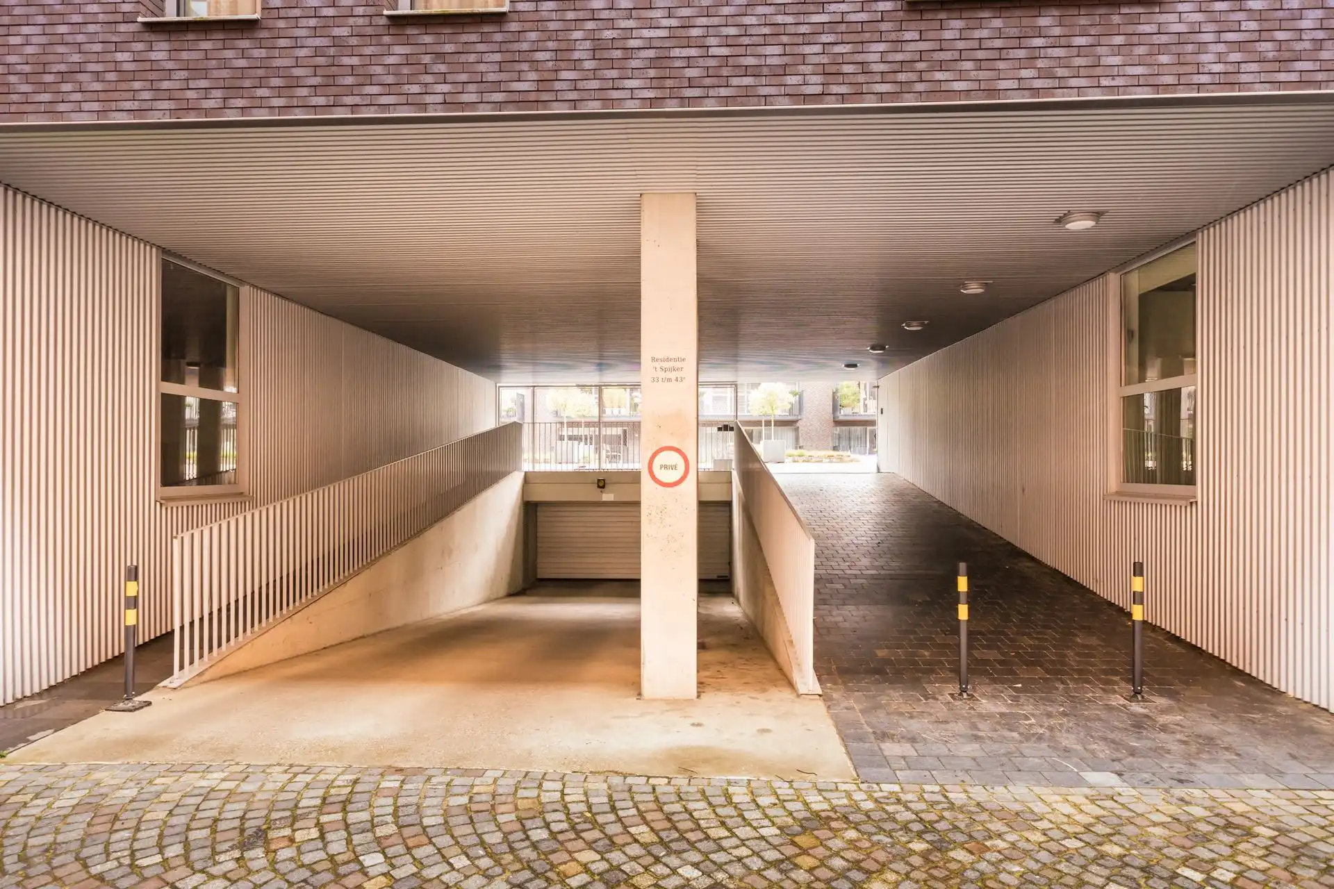 APP. MET 2 SLPKM., TERRAS EN AUTOSTAANPLAATS IN MECHELEN foto 15