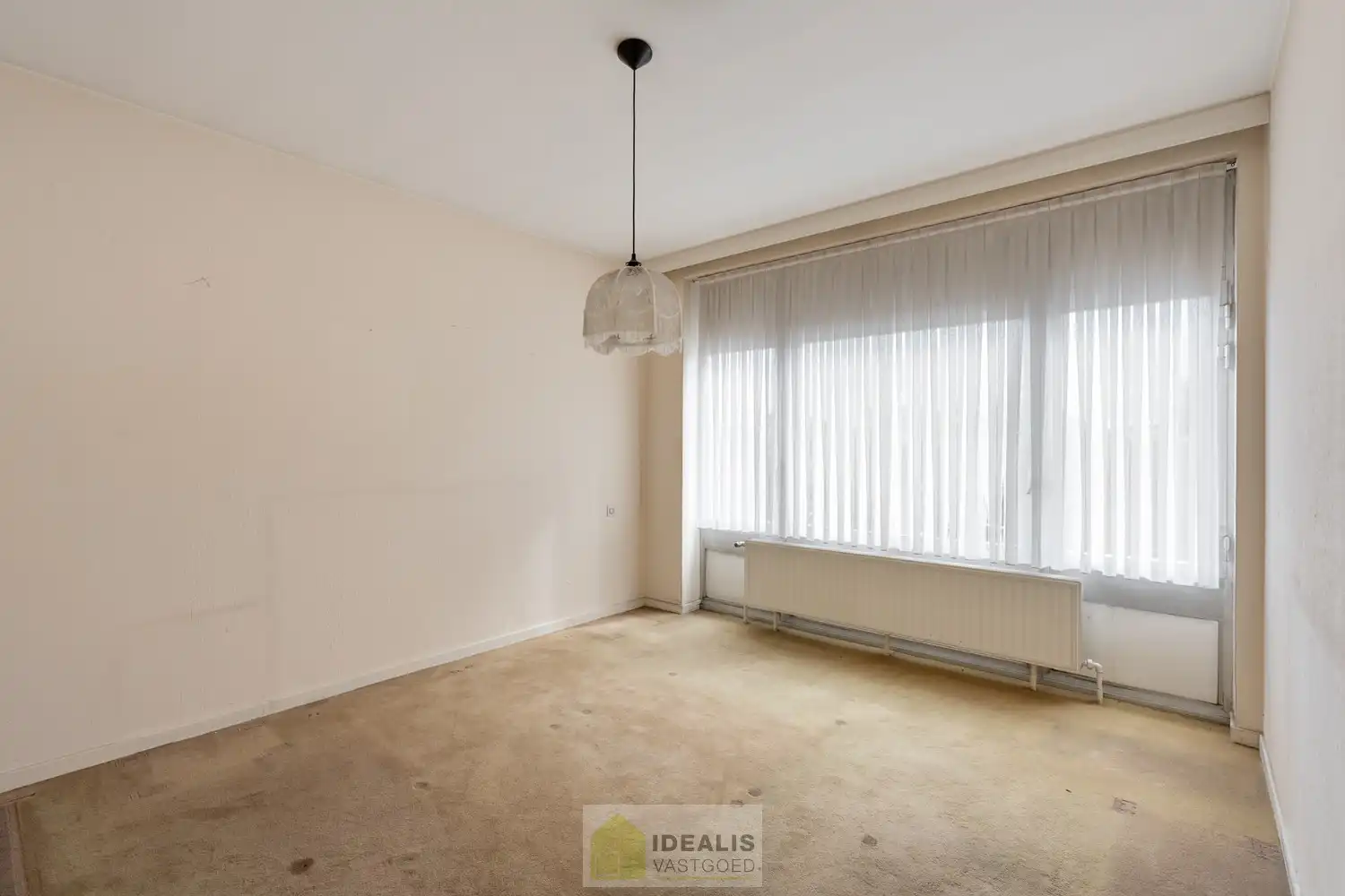IDEALIS VASTGOED -  INVESTERINGSEIGENDOM BESTAANDE UIT 2 GELIJKVLOERSE HANDELSPANDEN EN 5 BOVENLIGGENDE APPARTEMENTEN IN HET CENTRUM VAN PELT! – te renoveren investeringseigendom op een toplocatie in Pelt (Neerpelt). Gelijkvloers 2 handelspanden, op de 1ste verdieping een 3 slpk.-appartement, 2de verdieping een 3 slpk.-appartement en een 1 slpk.-appartement en op de 3de verdieping een 3 slpk.-appartement en een 1 slpk.-appartement. Geschikt voor zij die zoeken naar een interessante investering in het centrum van Pelt. foto 39