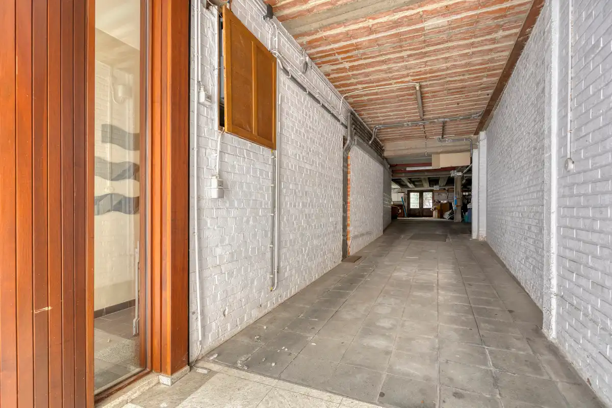 Karaktervolle stadswoning met handelsruimte, tuin en ruime garage in hartje Tongeren foto 19