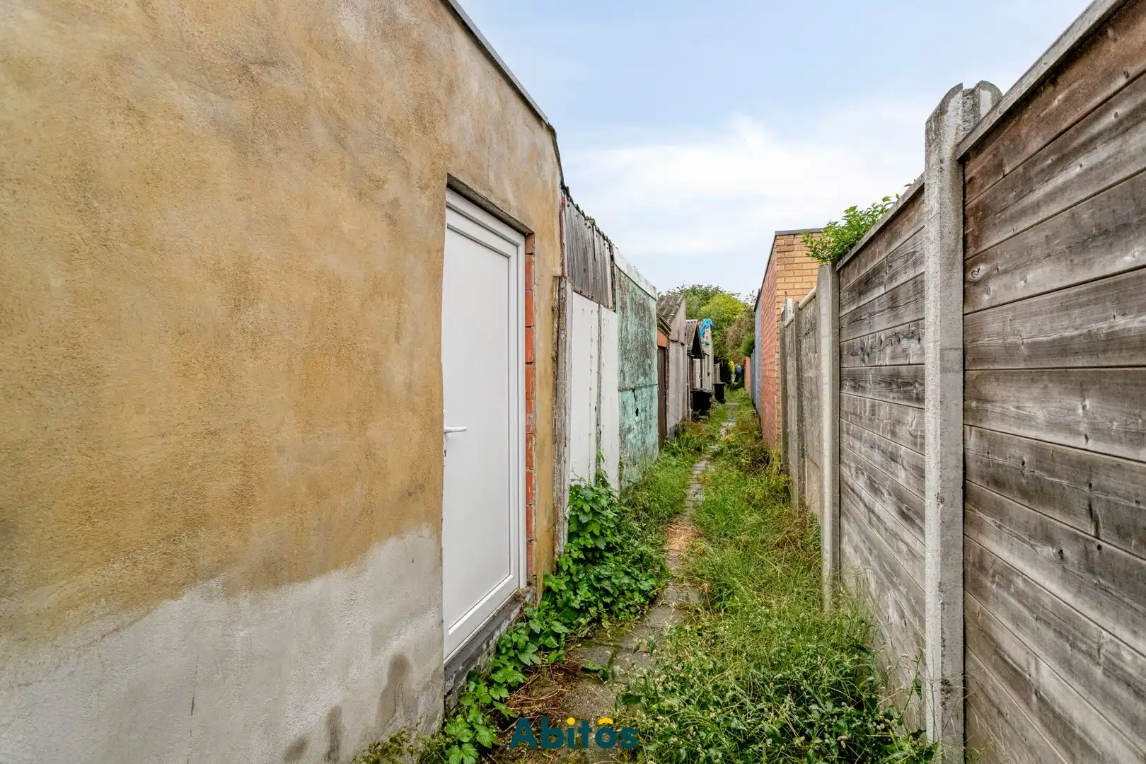 Instapklare woning met tuin op toplocatie in Mariakerke foto 16