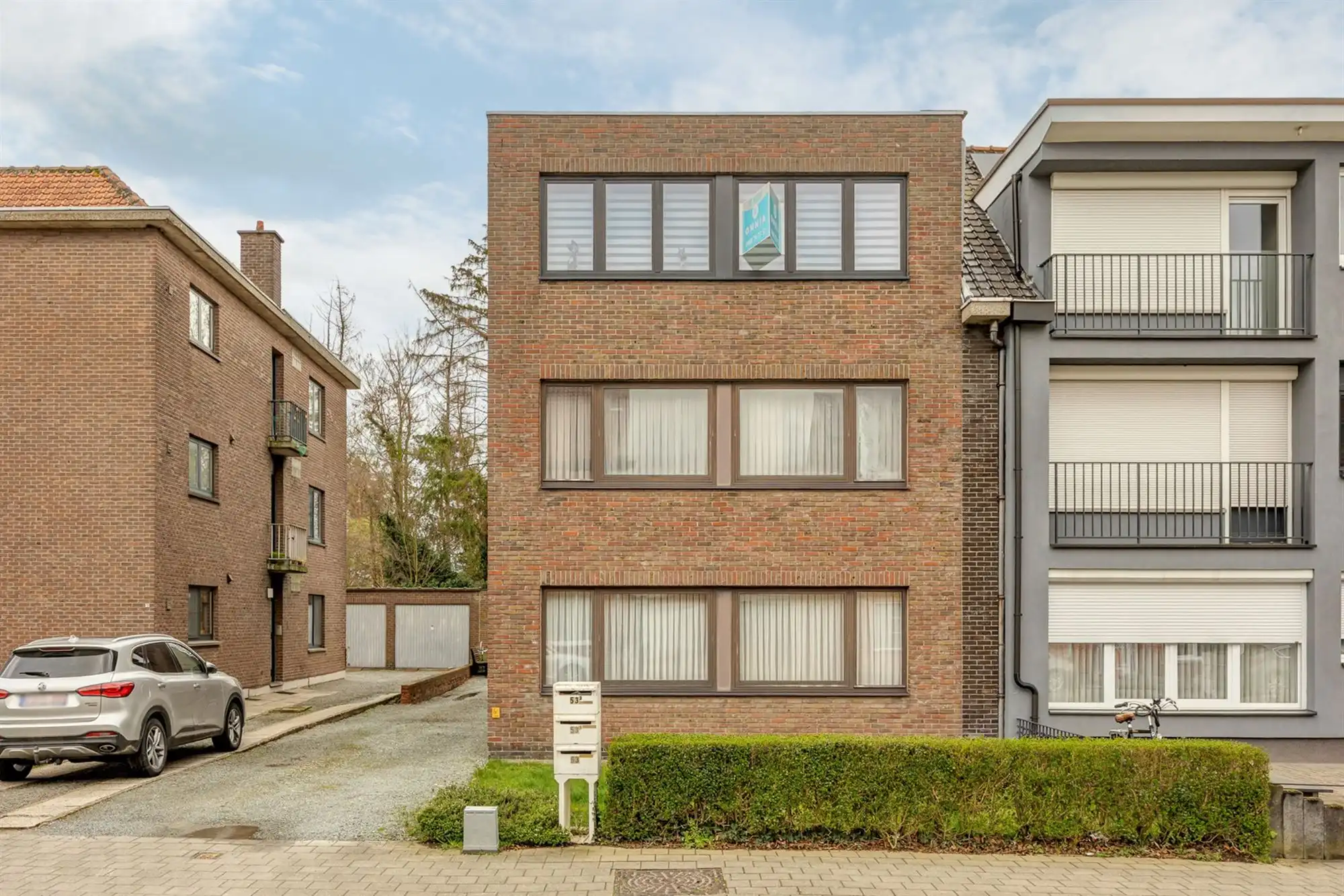 Instapklaar appartement met terras en garage foto 19