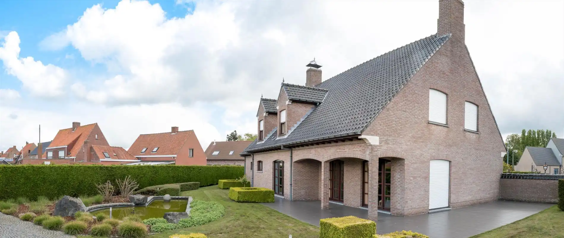 Mooie stijlvilla met kwalitatieve afwerking en zeer verzorgde tuin met oprijlaan. foto 28