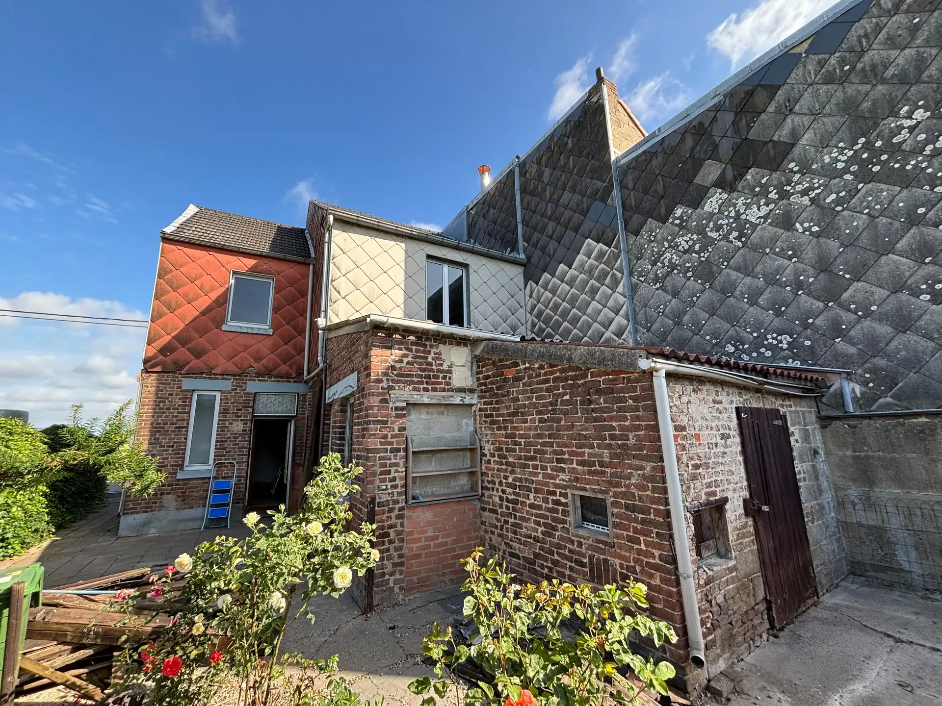 Landelijk gelegen renovatiewoning met prachtig uitzicht over de velden foto 32
