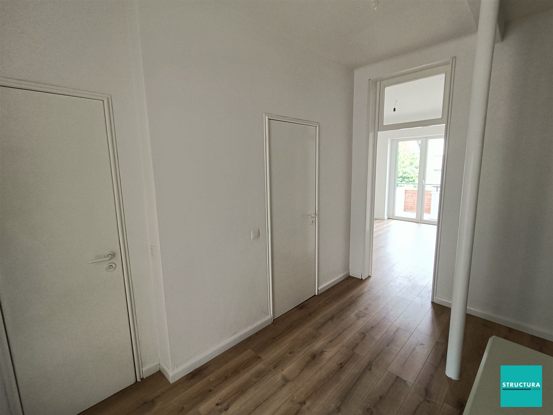 Appartement met 2 kamers, garage en tuin. foto 4