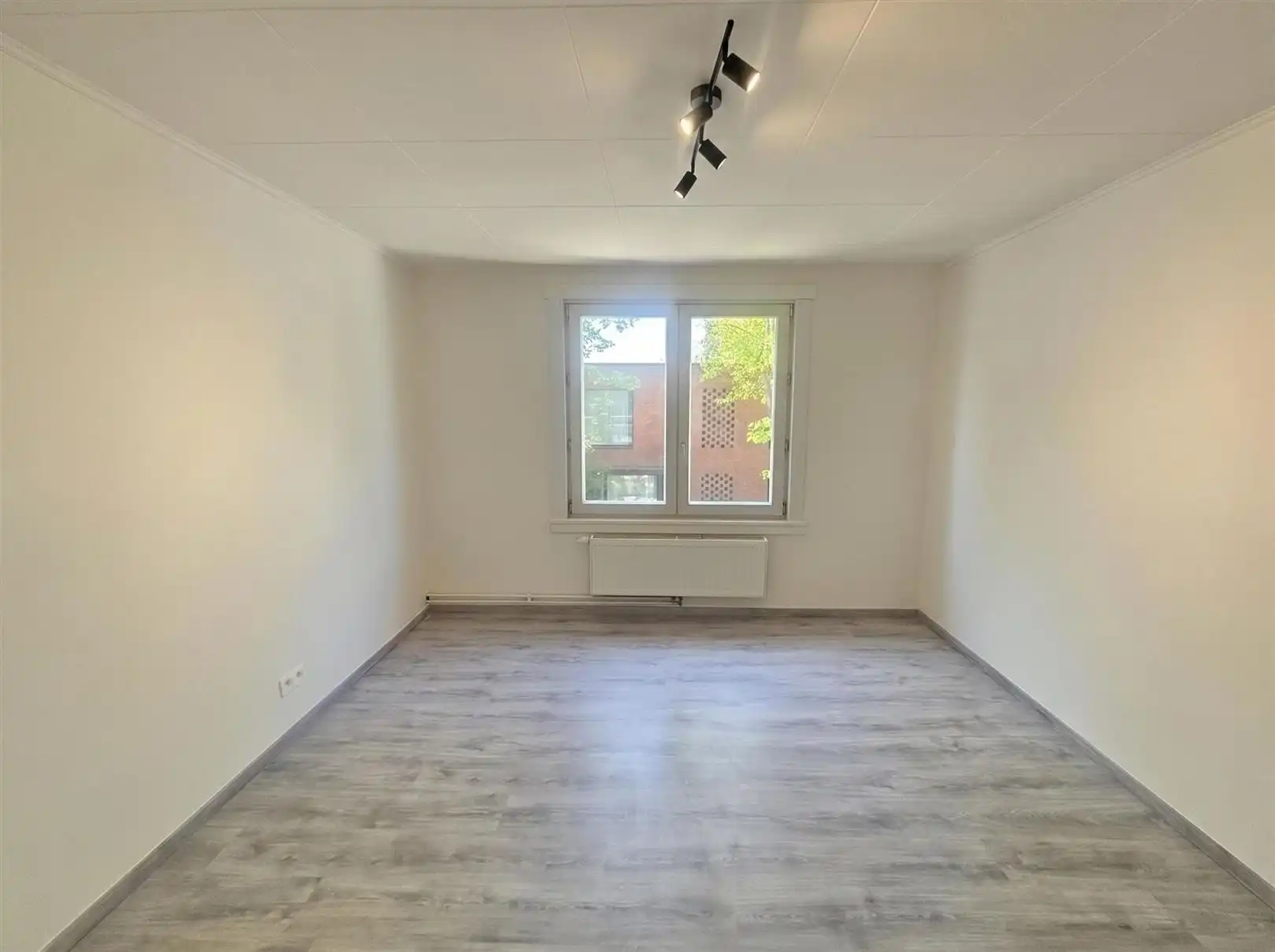 Instapklaar appartement met terras op uitstekende locatie! foto 4
