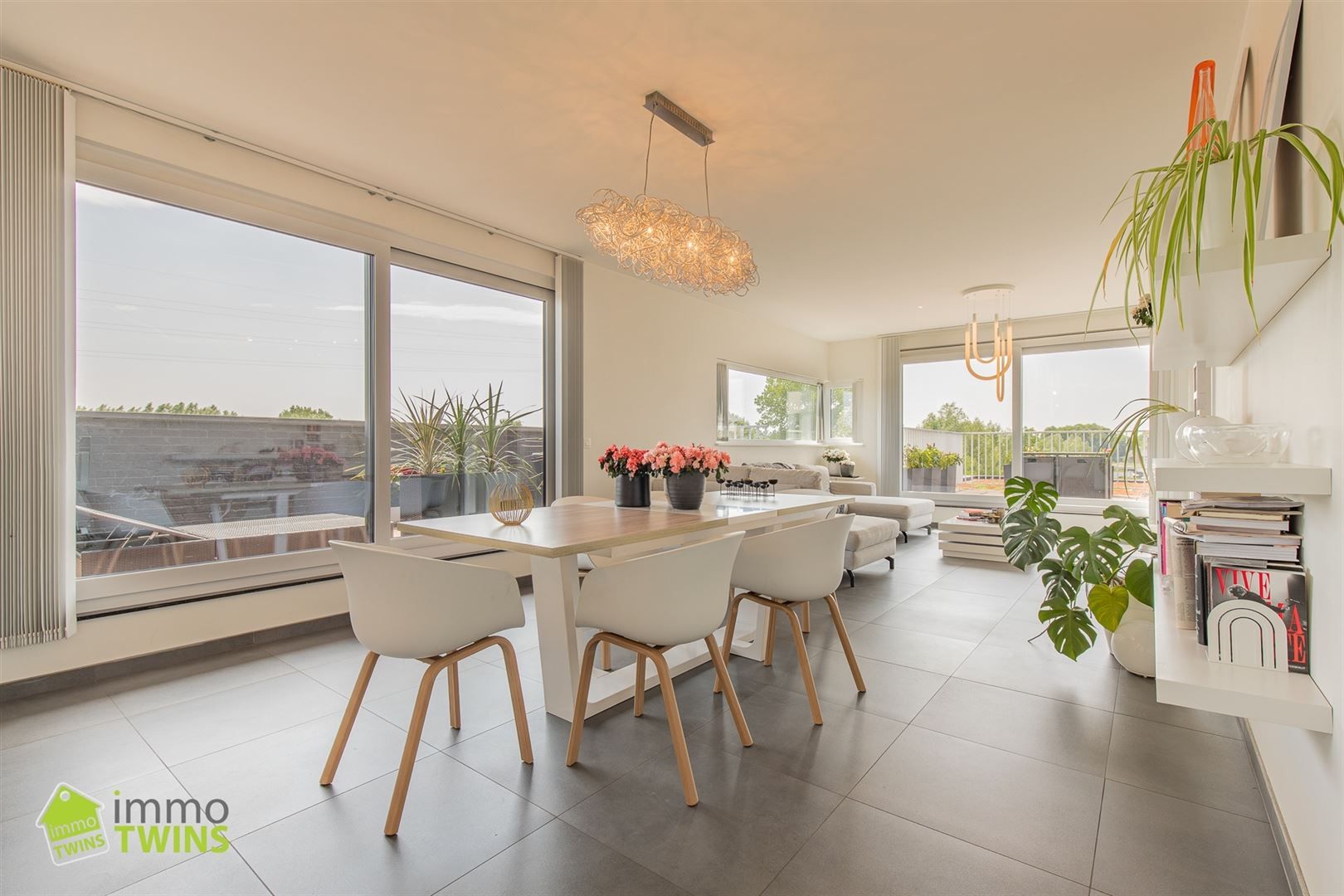 Luxueus penthouse met ruim terrassen en prachtig uitzicht in residentie Vroonhof foto 3