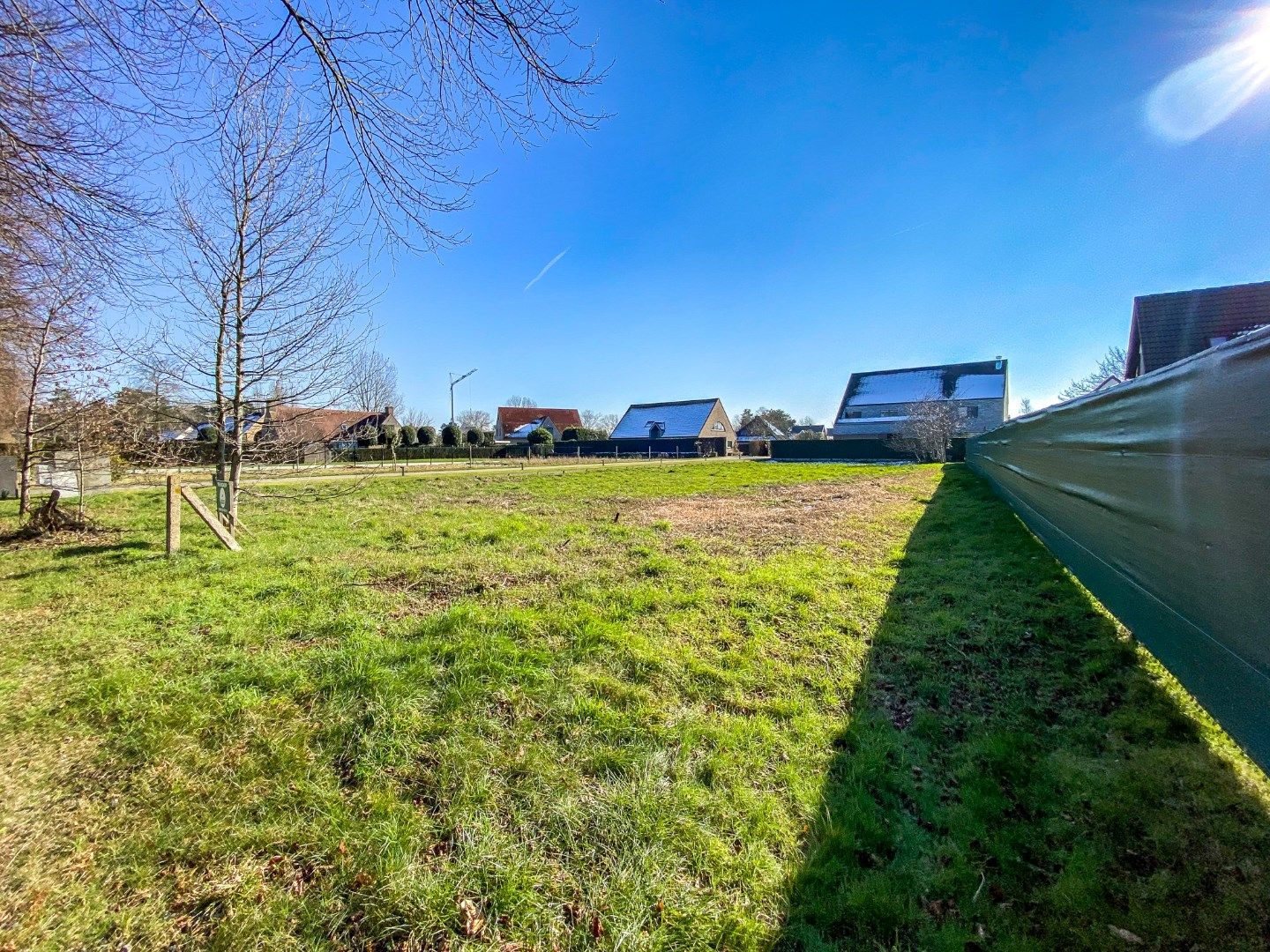 Ruim perceel van 1064 m² in residentiële wijk bestemd voor open bebouwing te Oostduinkerke (Koksijde). foto 2