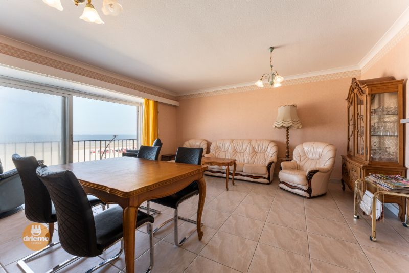 APPARTEMENT MET DRIE SLAAPKAMERS OP DE ZEEDIJK foto {{pictureIndex}}