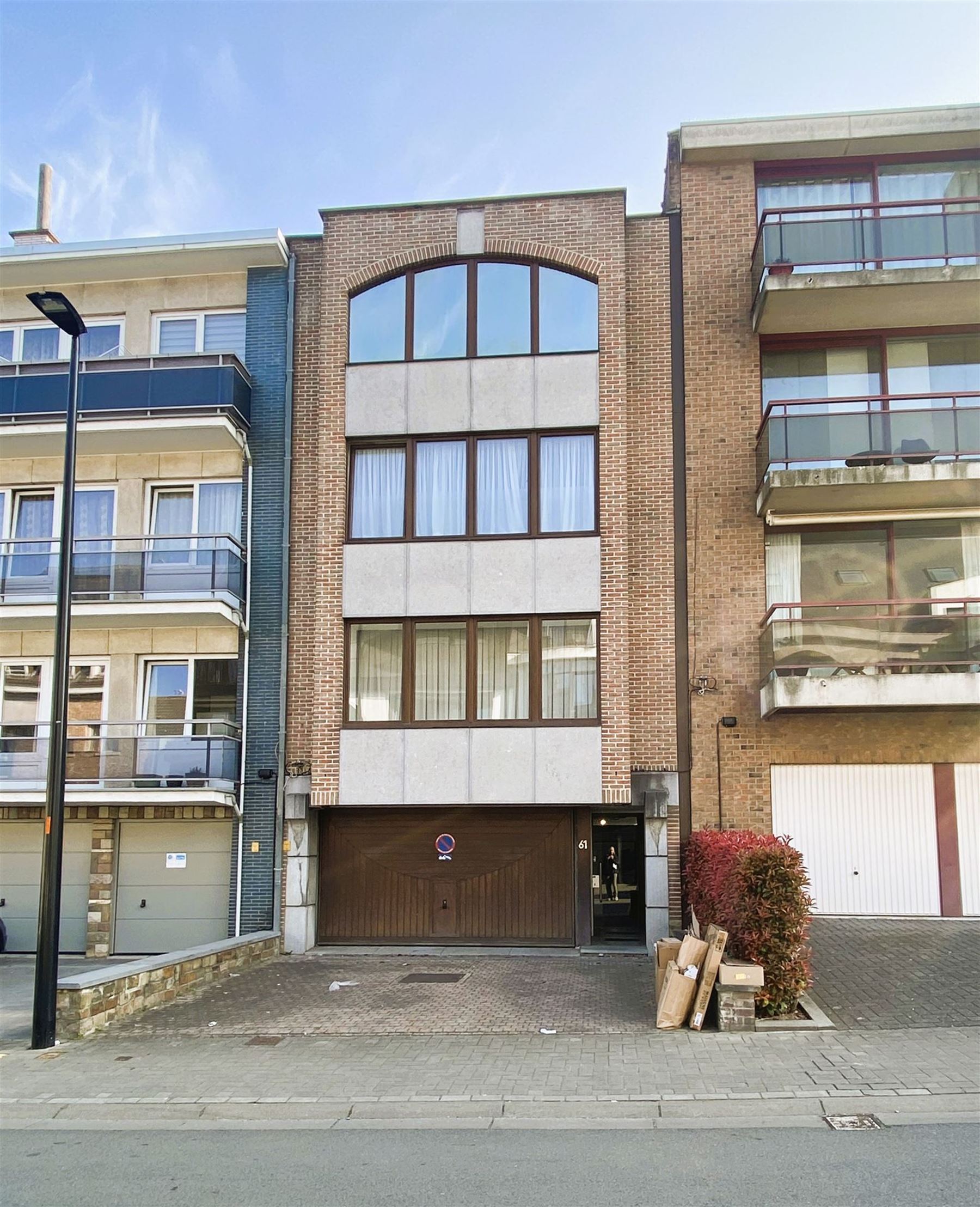 Kantoor met mogelijkheid pied à terre foto {{pictureIndex}}