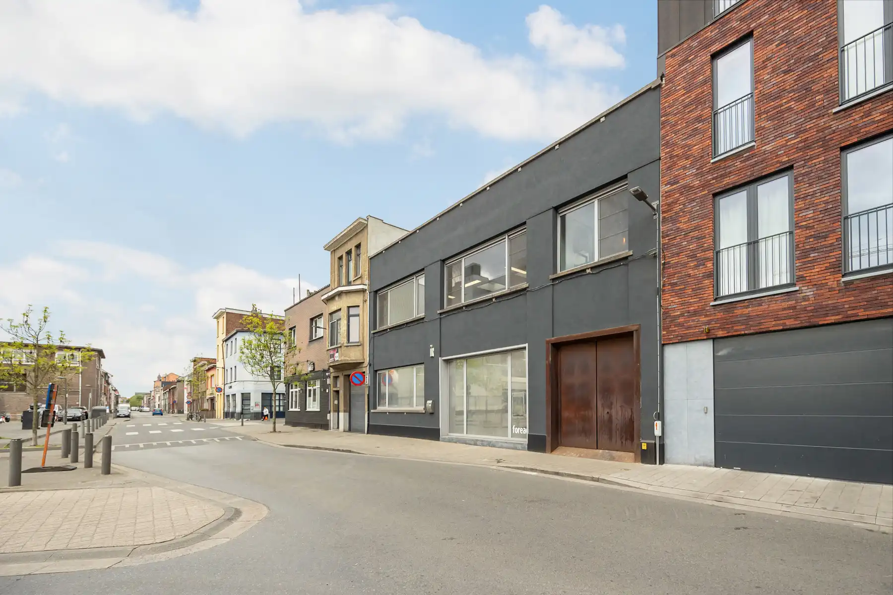 Instapklaar kantoorgebouw te koop in Merksem foto 4