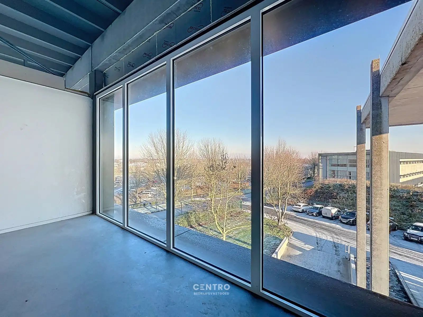 Energiezuinige, vernieuwde SERVICED kantoorruimte met mogelijkheid om een MAGAZIJN (215m²) bij te huren op Ieper Business Park! foto 22