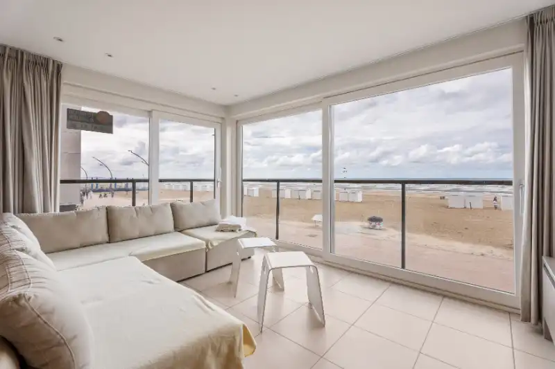 EXCLUSIEF HOEKAPPARTEMENT OP DE ZEEDIJK  VOOR COMFORT EN STIJL! foto 2