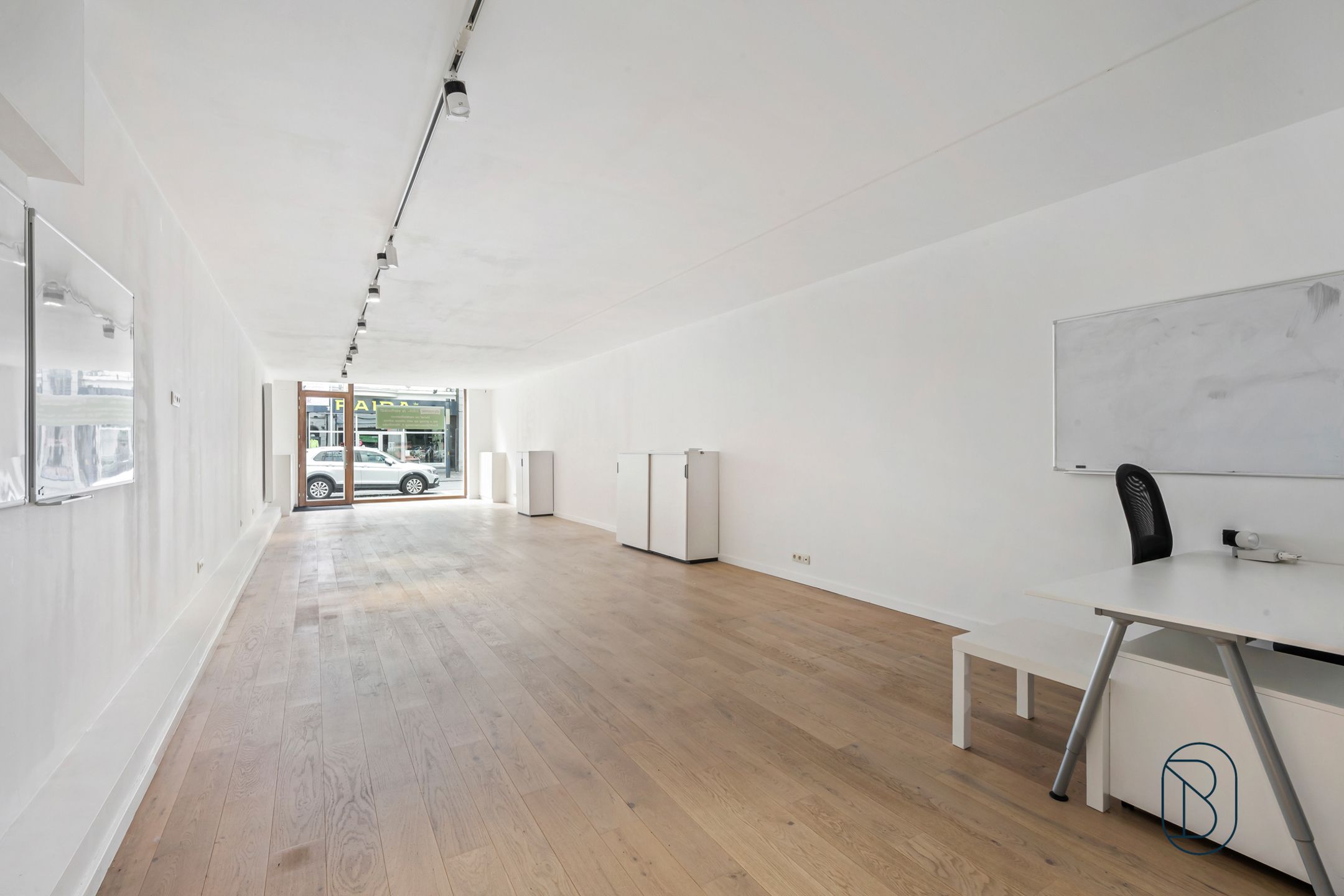 Handelspand met kantoren op topligging in centrum Kortrijk foto 4