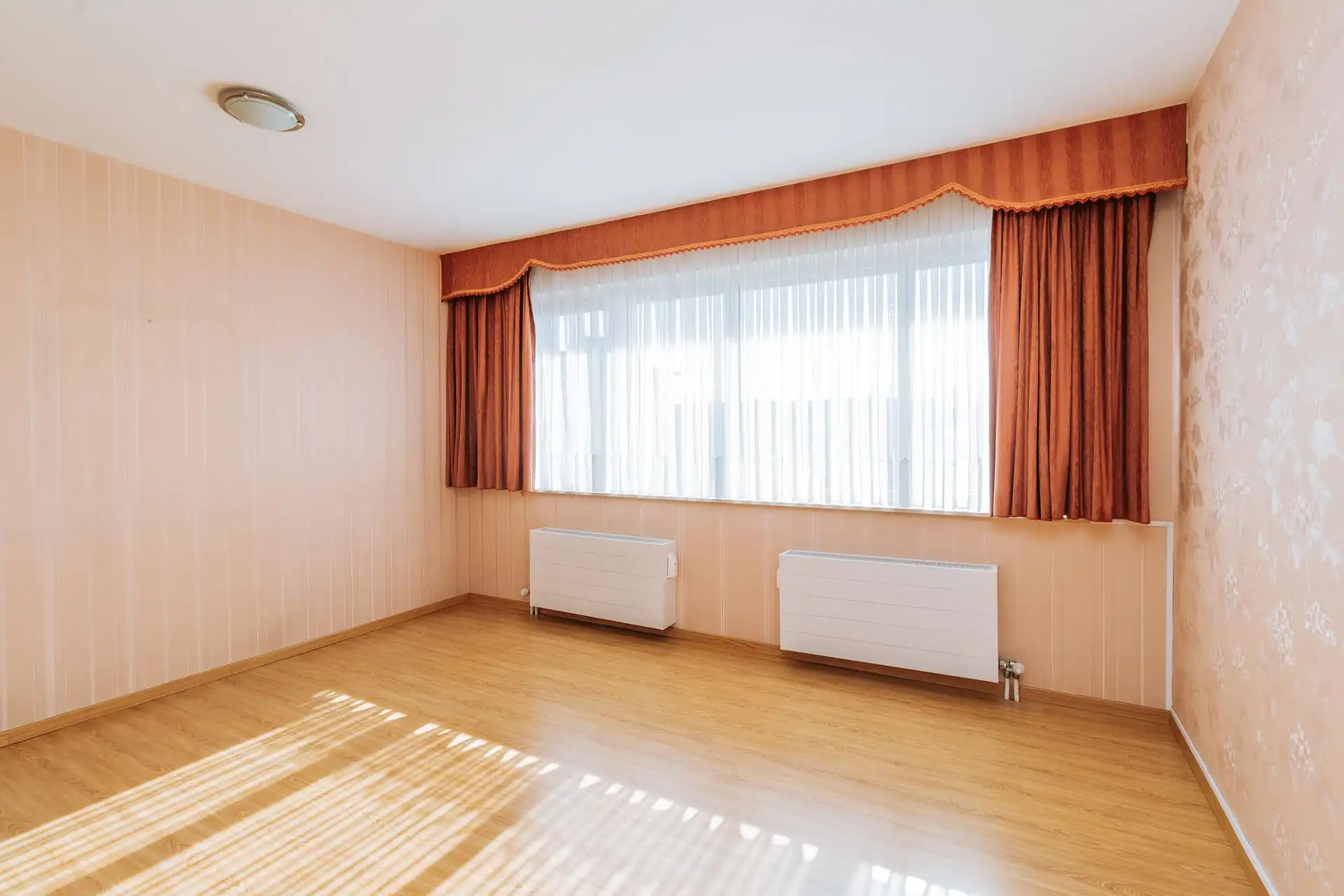 Twee slaapkamer appartement met inpandse autostaanplaats foto 14