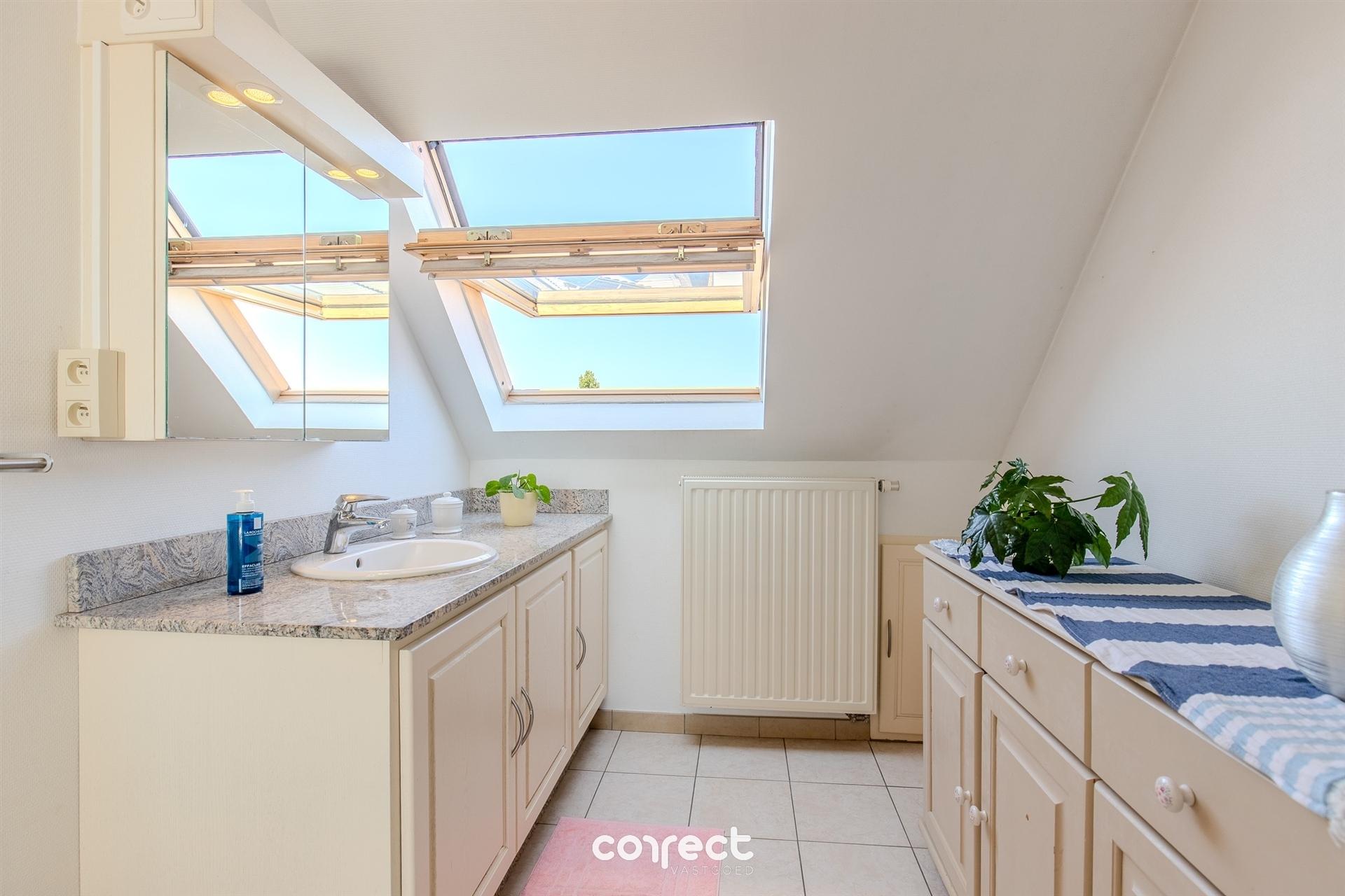 Ruim en energiezuinig duplex appartement Adinkerke foto 15