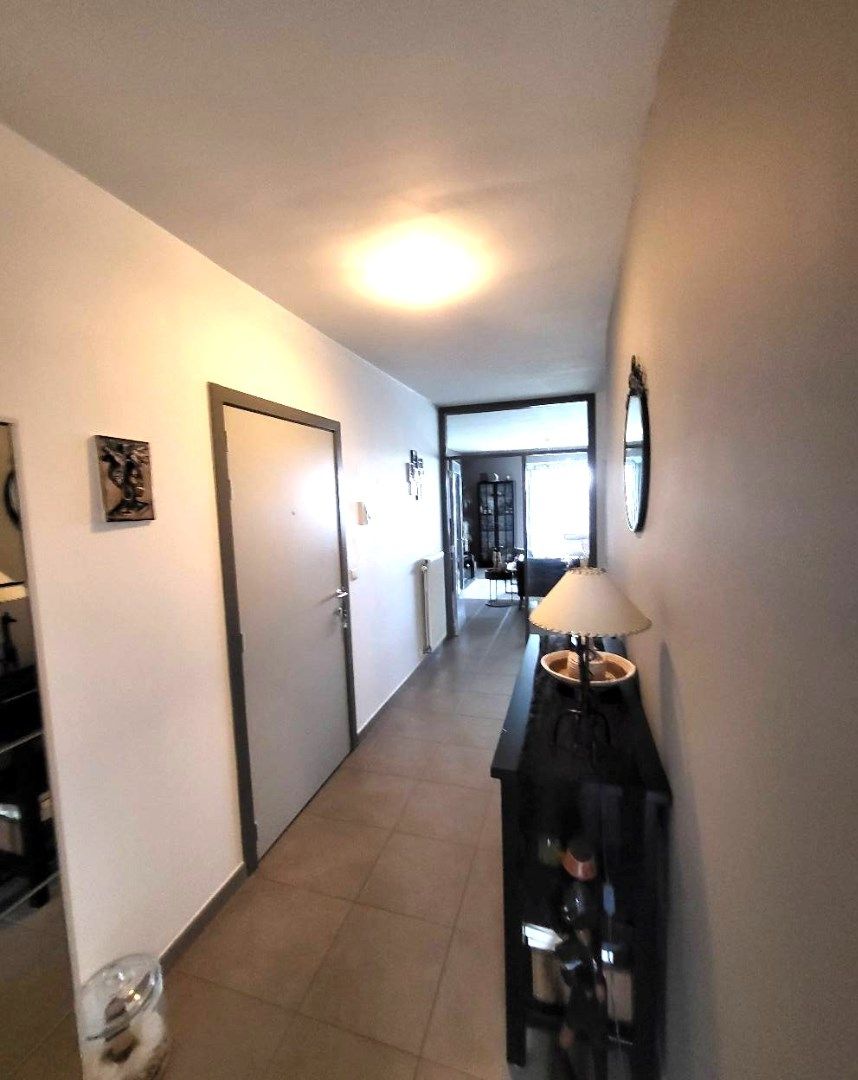 Schitterend appartement (3de verdieping) met ruim terras....buiten stadscentrum. foto 6