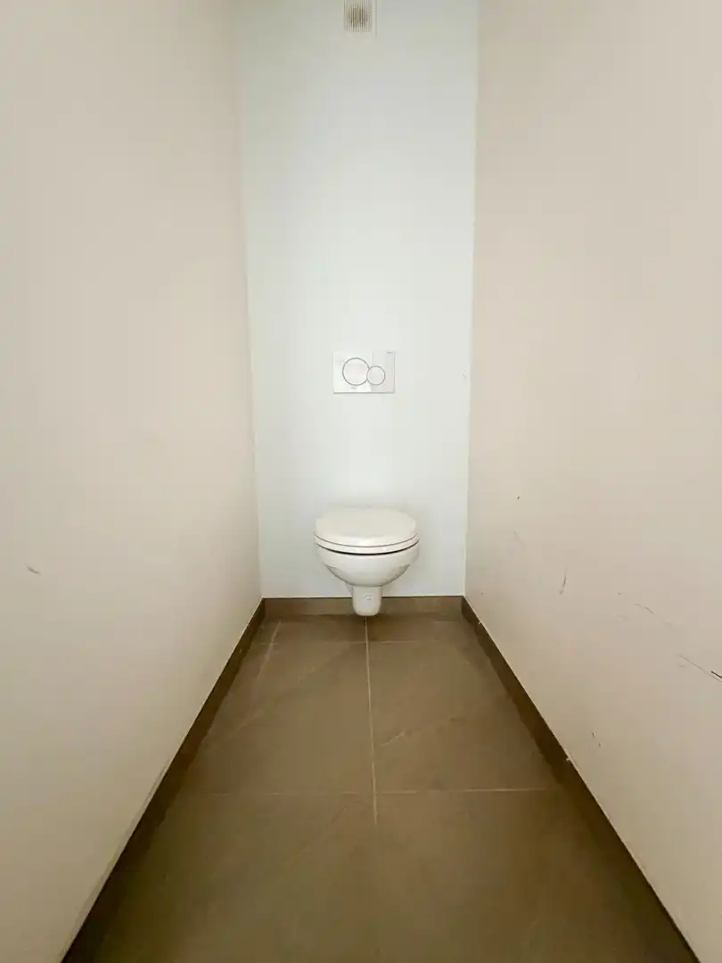 Uitzonderlijk ruime halfopen woning! foto 29