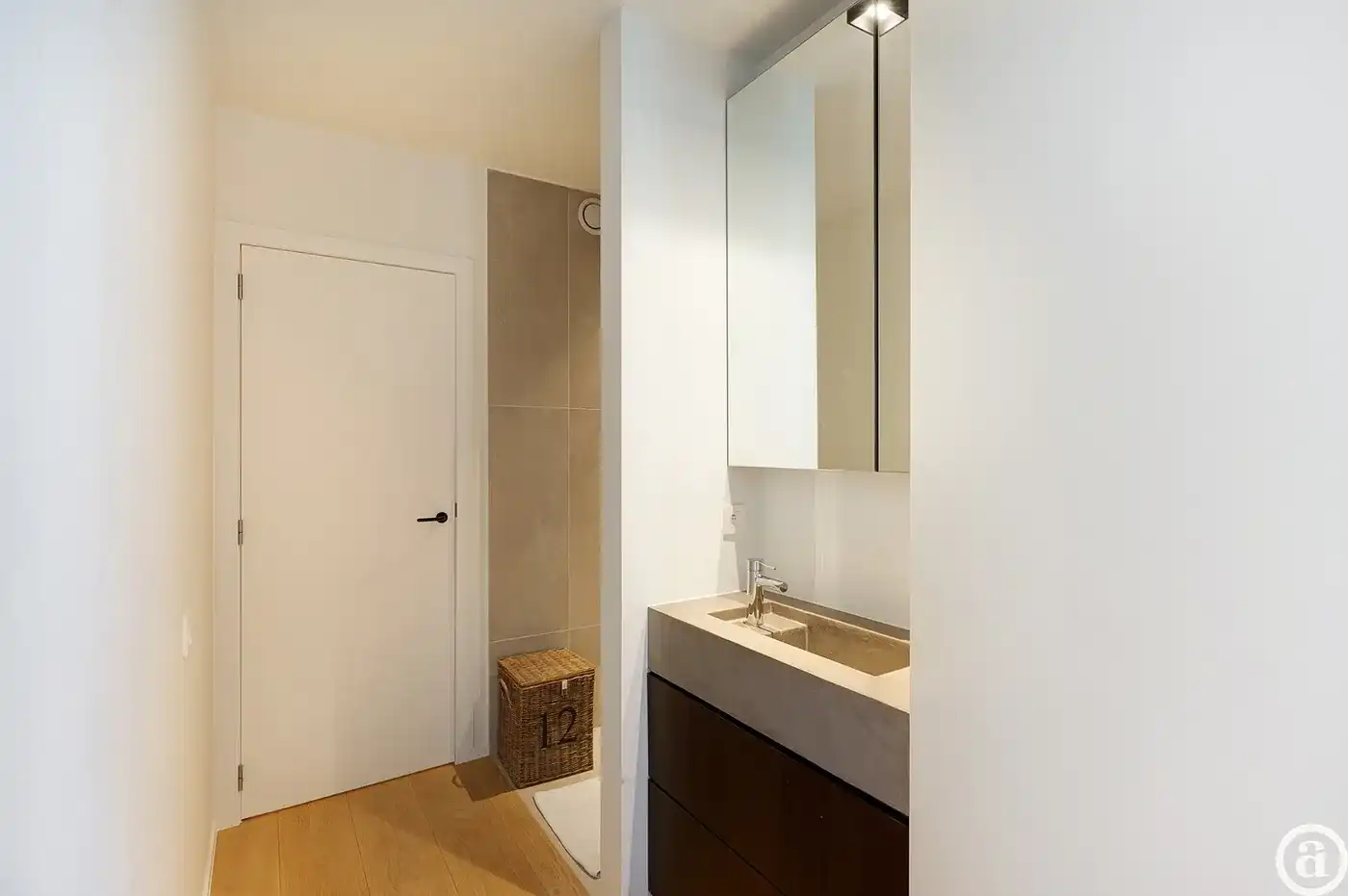 Luxueus gerenoveerd 3-slaapkamerappartement nabij de Zeedijk foto 22