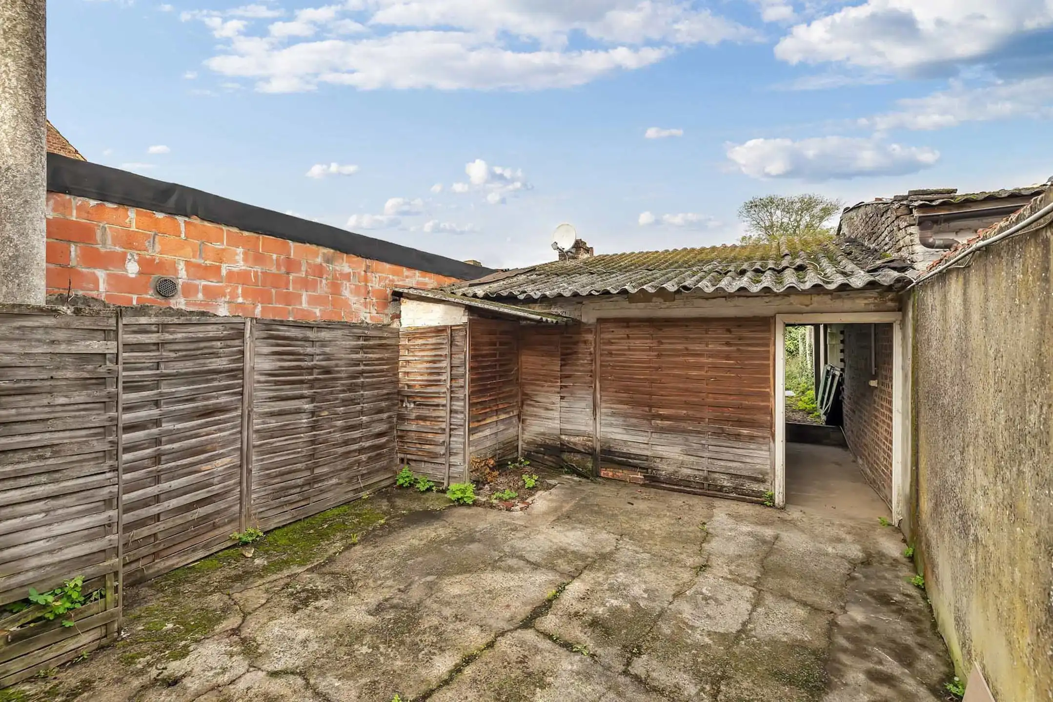 Te renoveren woning met tuin foto 13