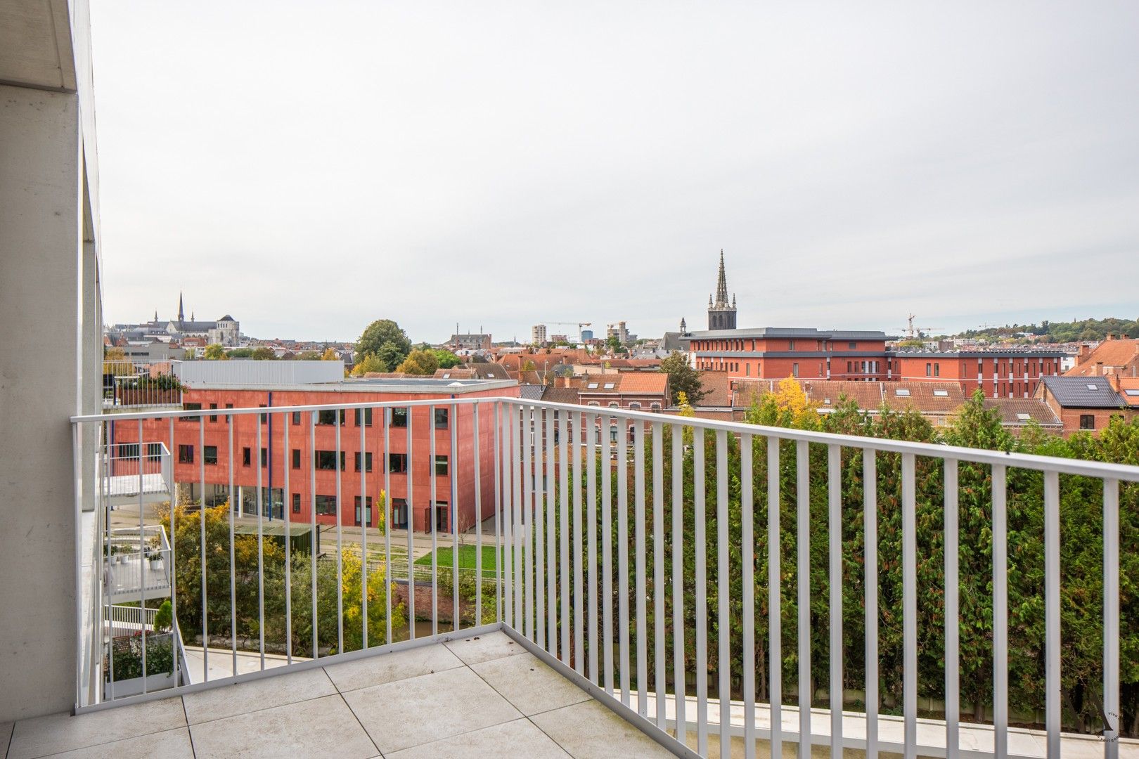 Nieuwbouw appartement met 2 slaapkamers en terras foto 4