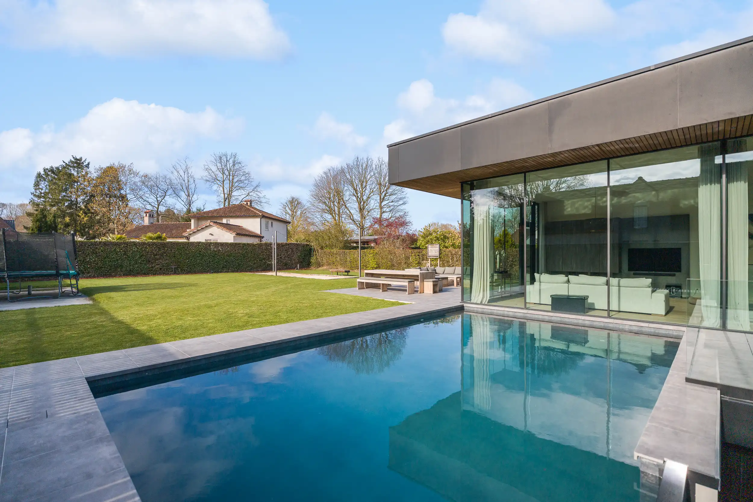 Designvilla in residentiële, doodlopende, woonwijk foto 28