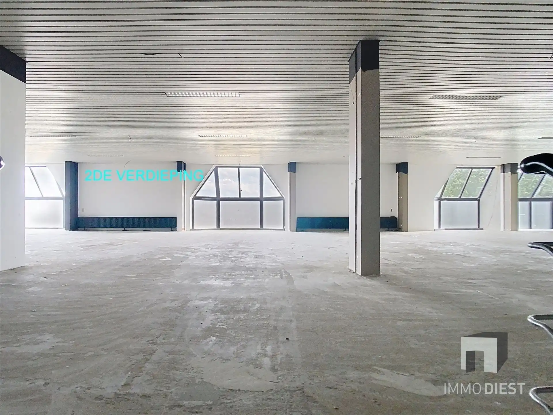 Handelspand van 1181m2 met ruime parking langs verbindingsweg foto 17