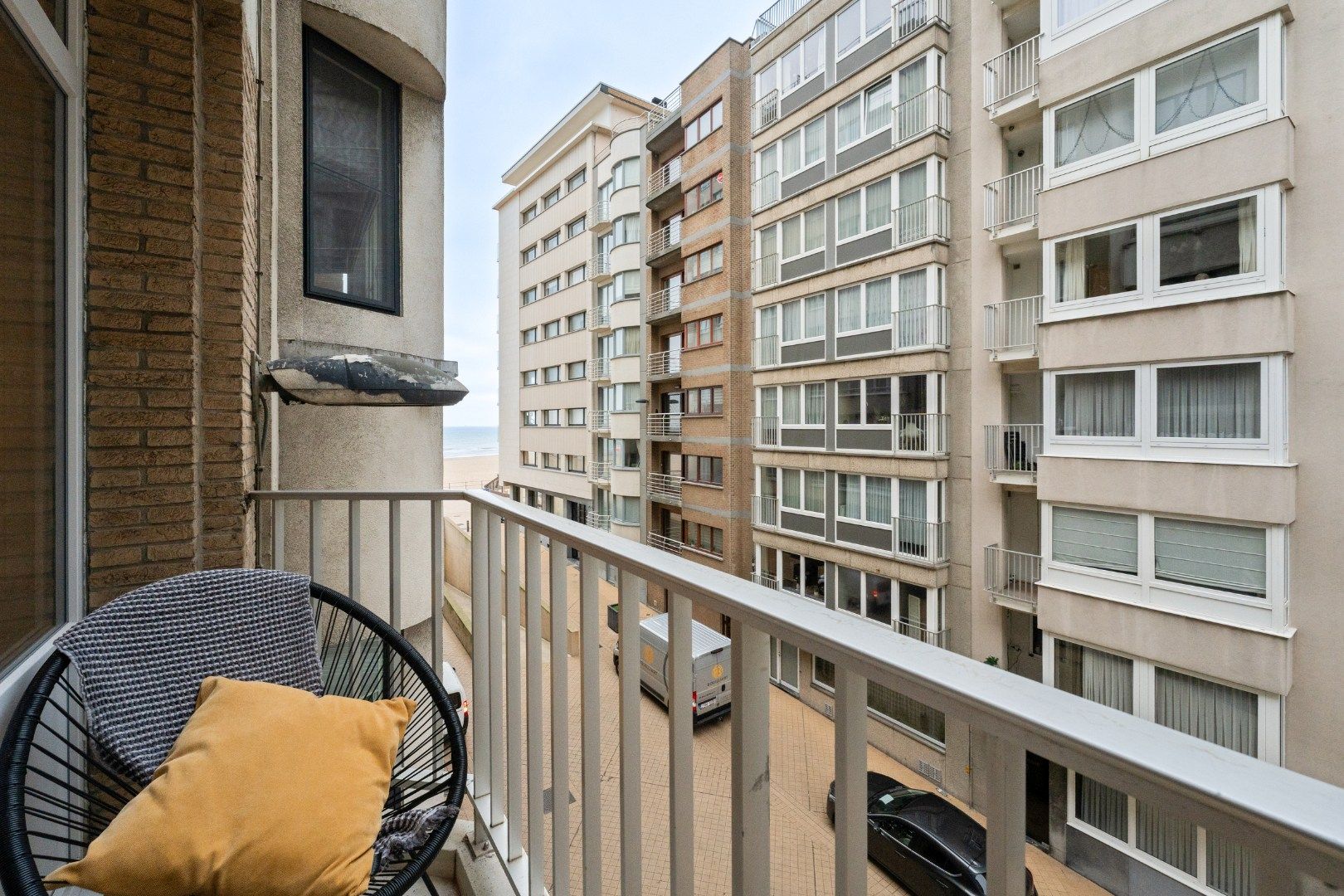 Met zorg gerenoveerd appartement op prachtige ligging met lateraal zeezicht en gunstig EPC-label B foto 9